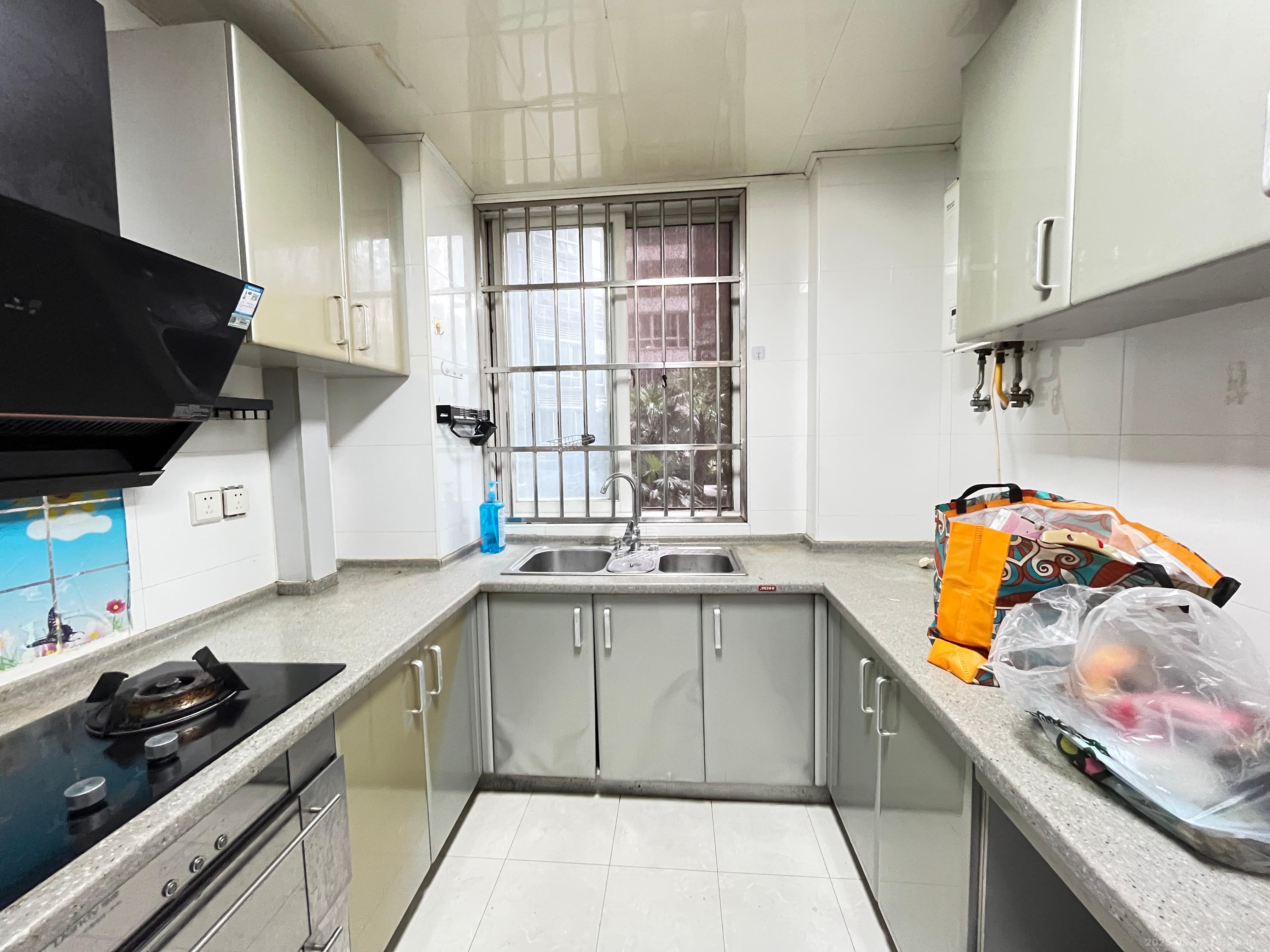 东门壹号家园  3室2厅2卫    2500.0元/月 东门壹号家园  3室2厅2卫    2500.0元/月室内图