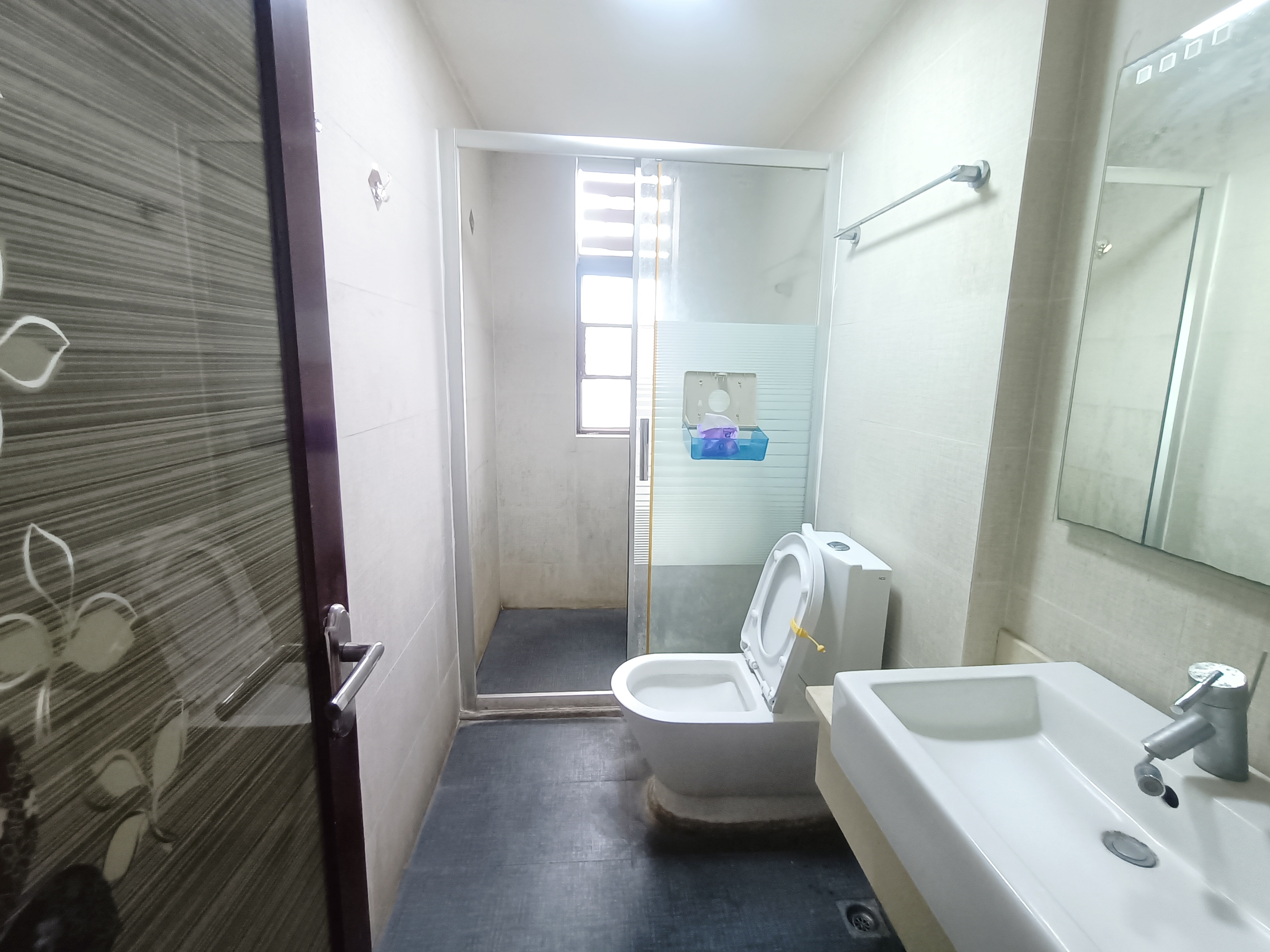 滨江帝景一期  3室2厅2卫   2500.00元/月室内图
