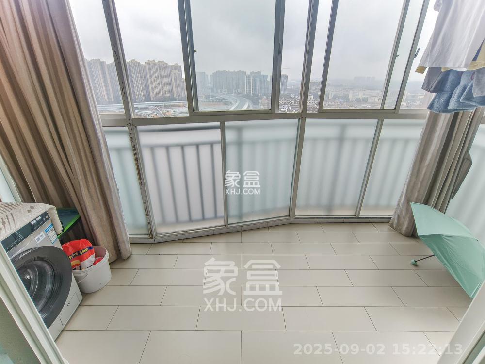 世景华庭  3室2厅2卫    2500.0元/月室内图