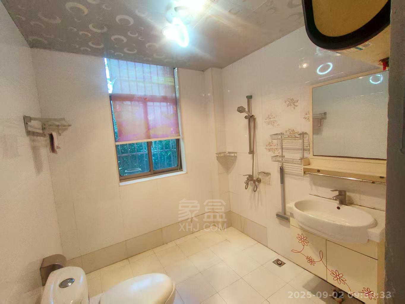 利江花园 4室2厅2卫 2000.0元/月 利江花园 4室2厅2卫 2000.0元/月室内图