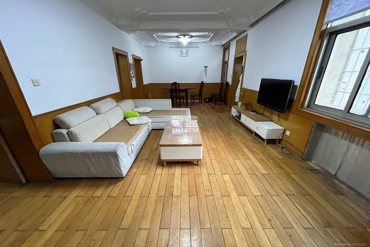 林业厅宿舍  3室2厅1卫    1800.0元/月 林业厅宿舍  3室2厅1卫    1800.0元/月室内图