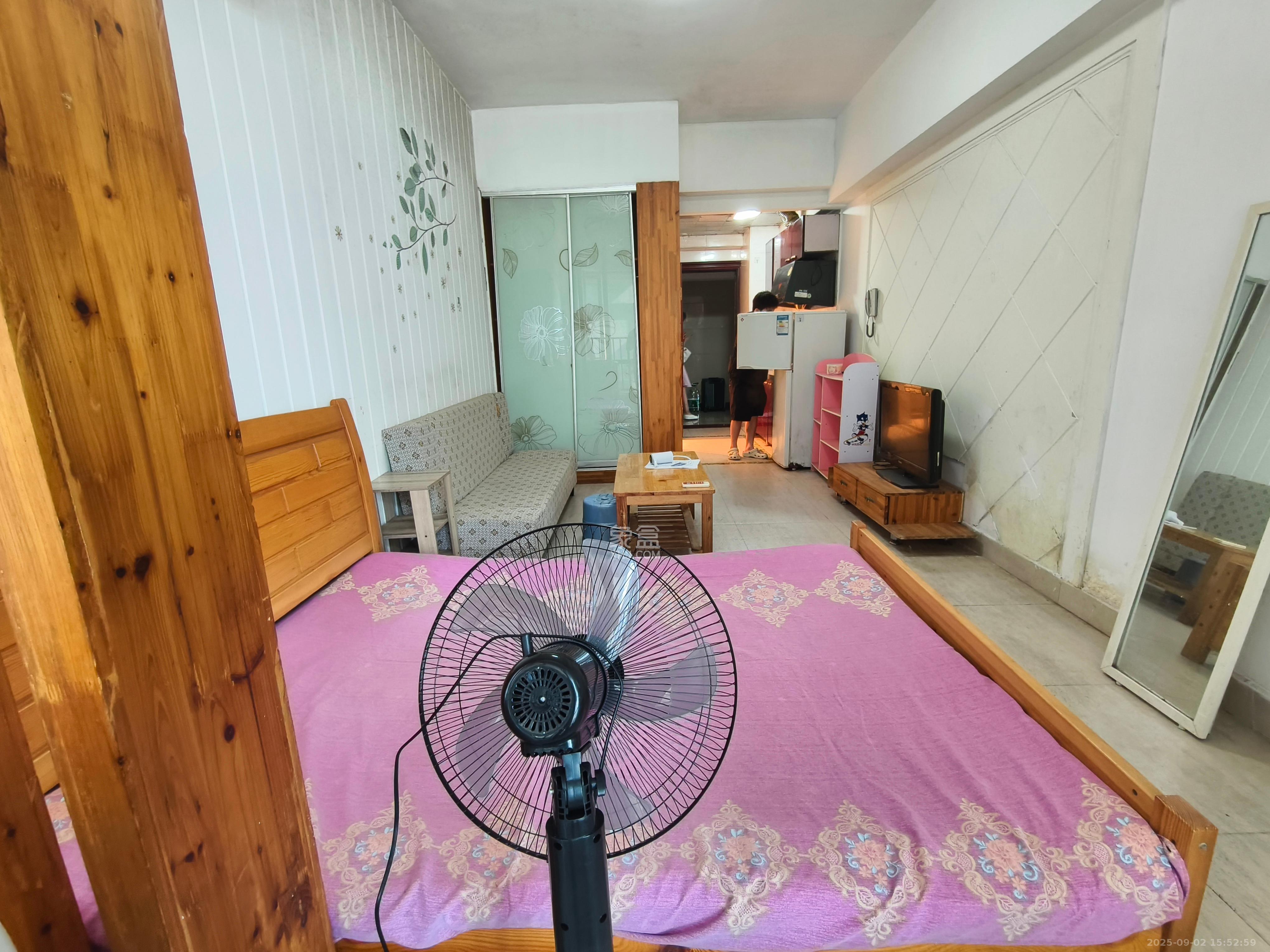 名富公寓  1室1厅1卫   1500.00元/月室内图1