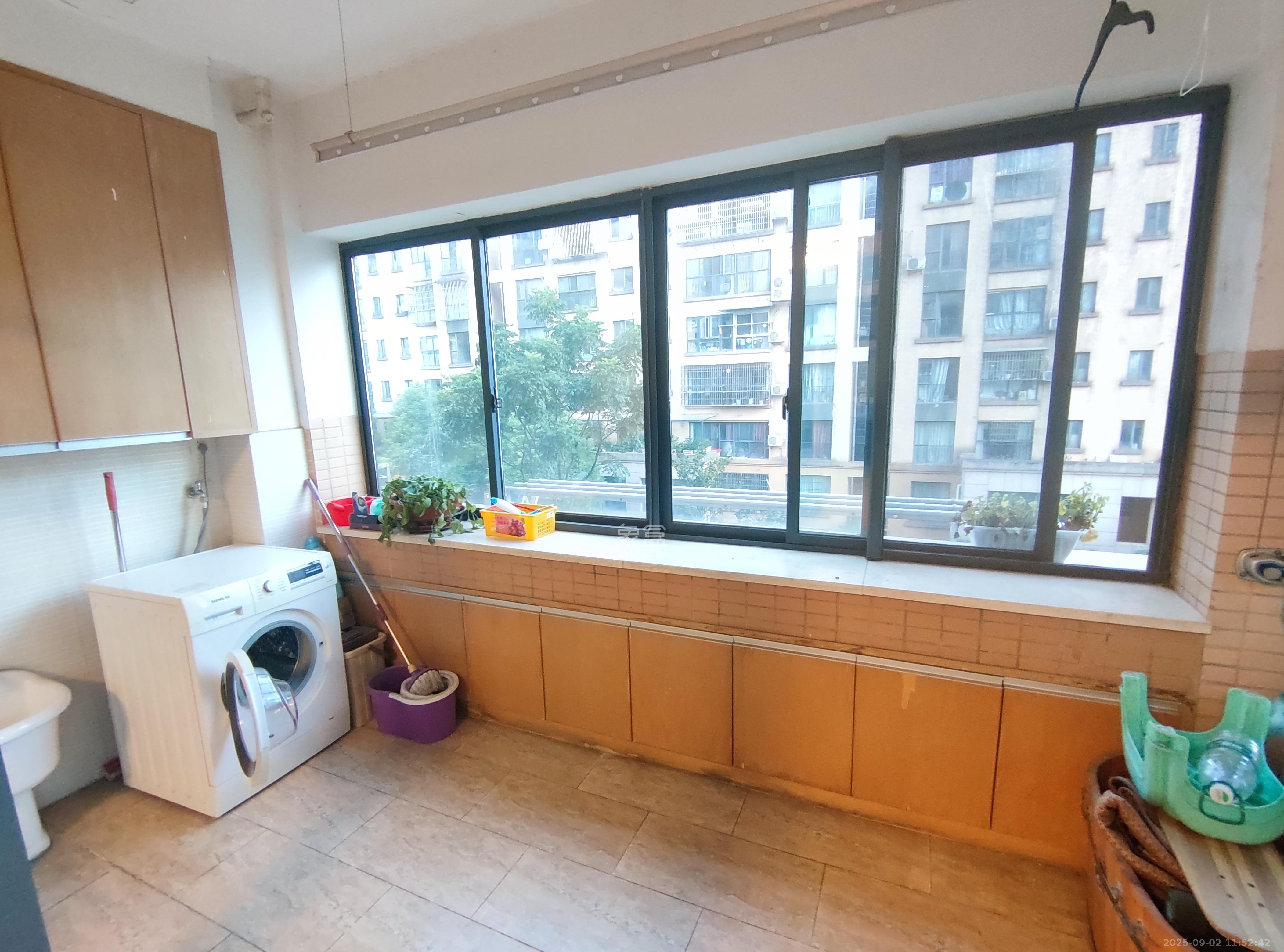 中城丽景香山园  3室2厅1卫    2800.0元/月 中城丽景香山园  3室2厅1卫    2800.0元/月室内图