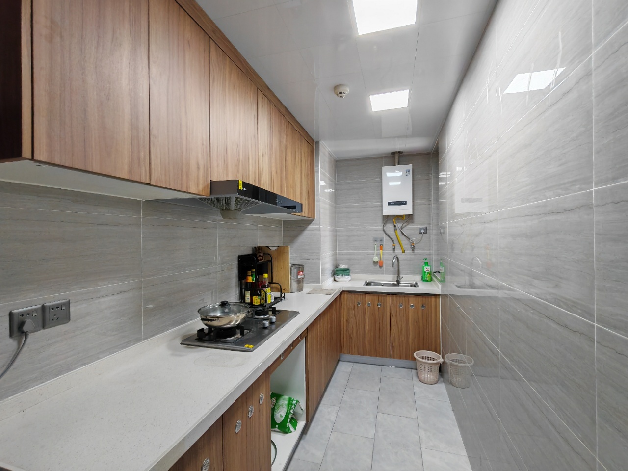 海航豪庭南苑  2室2厅2卫    4500.0元/月 海航豪庭南苑  2室2厅2卫    4500.0元/月室内图