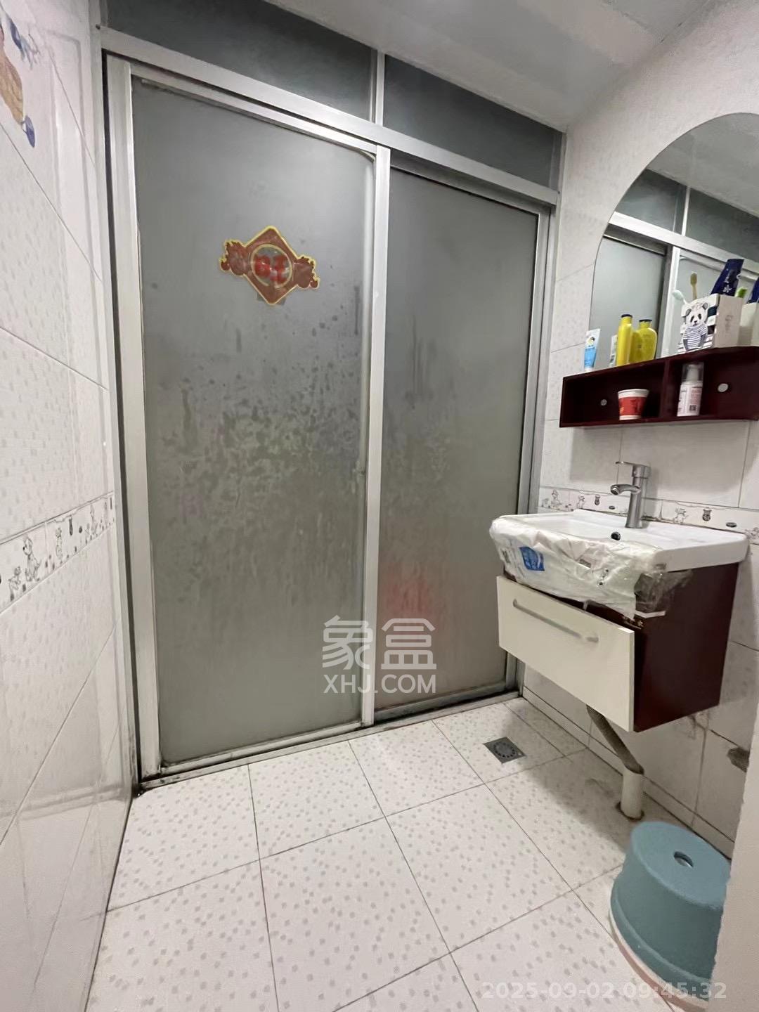 枫华府第 1室1厅1卫 1500.0元/月 枫华府第 1室1厅1卫 1500.0元/月室内图