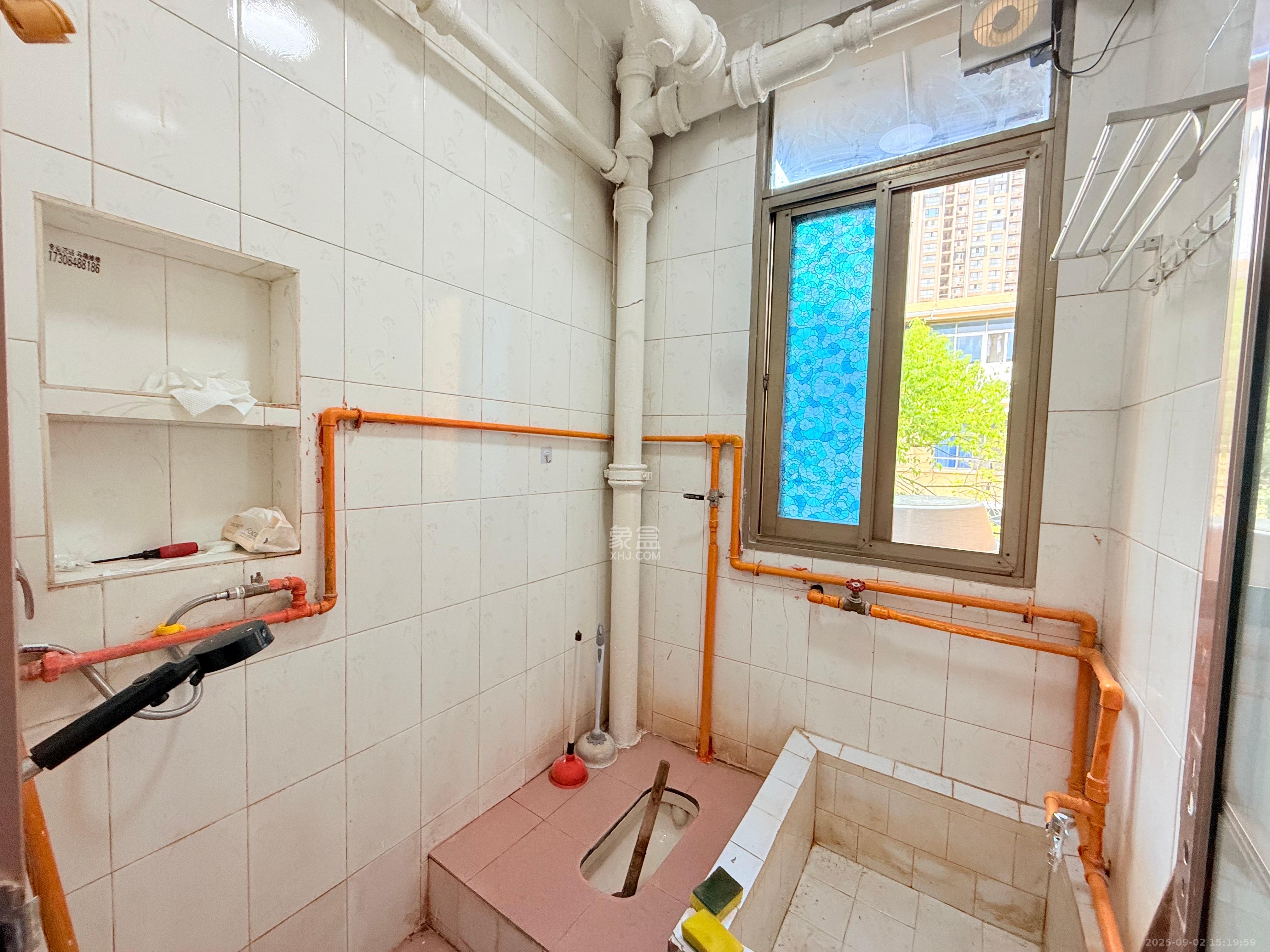 中南家园  2室1厅1卫    1300.0元/月室内图