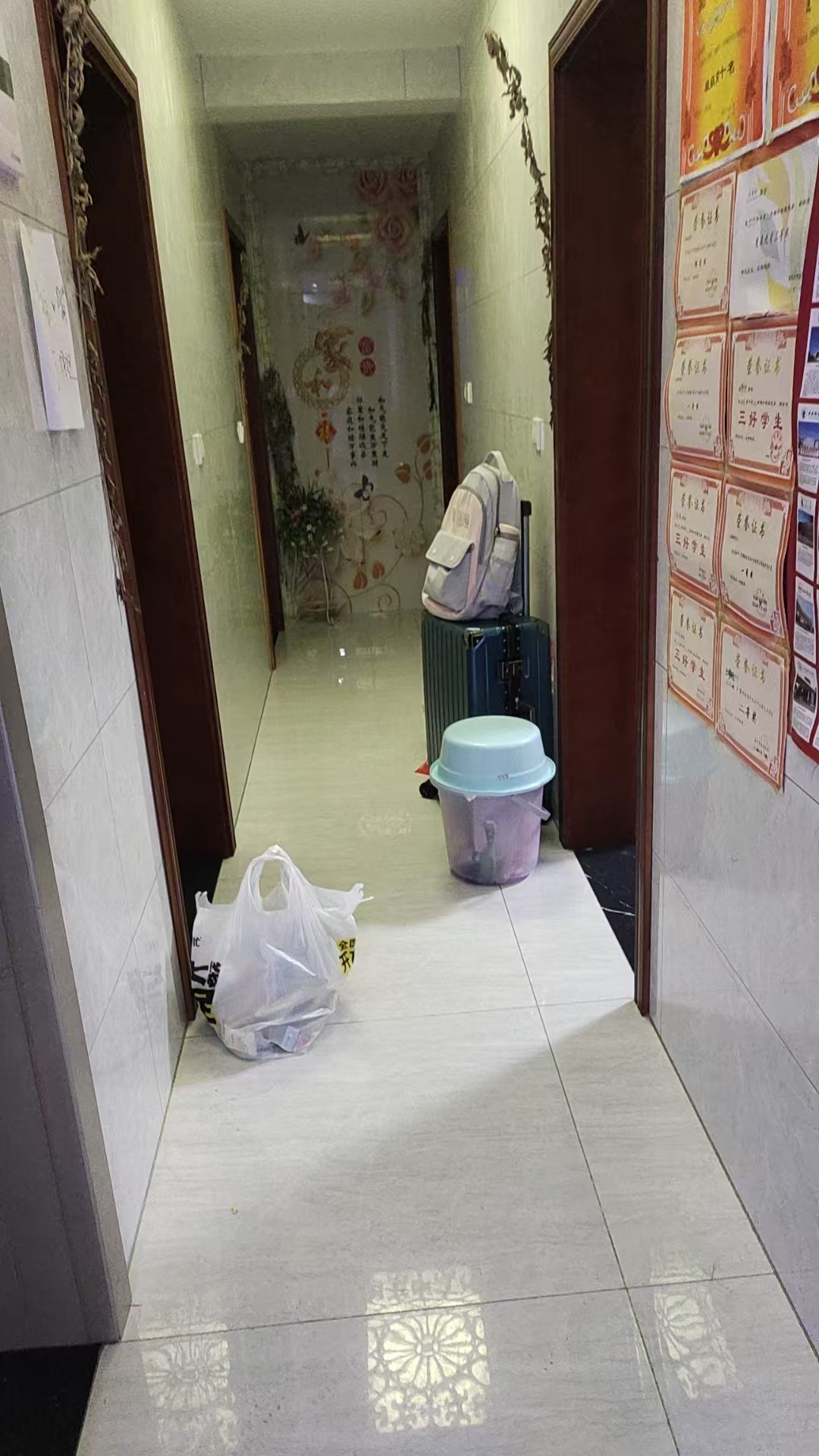 千里红小区(京明时代广场)  6室2厅2卫    2800.0元/月 千里红小区(京明时代广场)  6室2厅2卫    2800.0元/月室内图