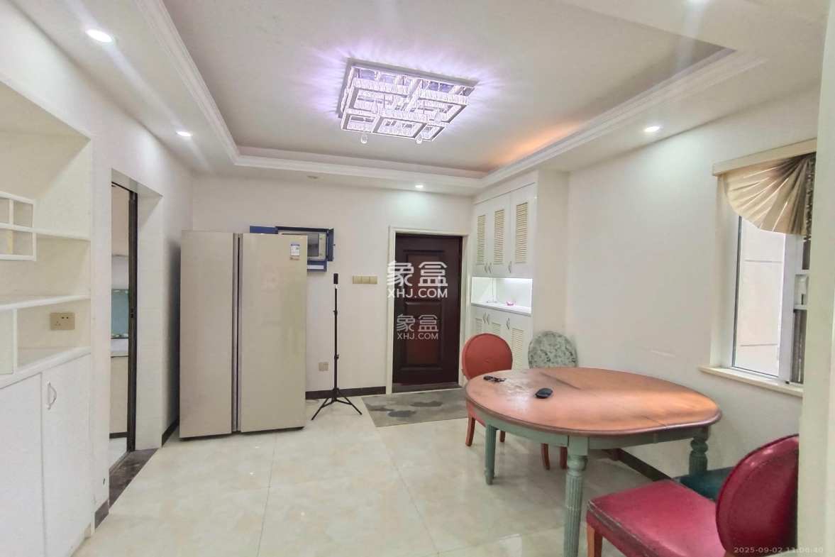 保利香槟国际 3室2厅2卫 2000.0元/月 保利香槟国际 3室2厅2卫 2000.0元/月室内图