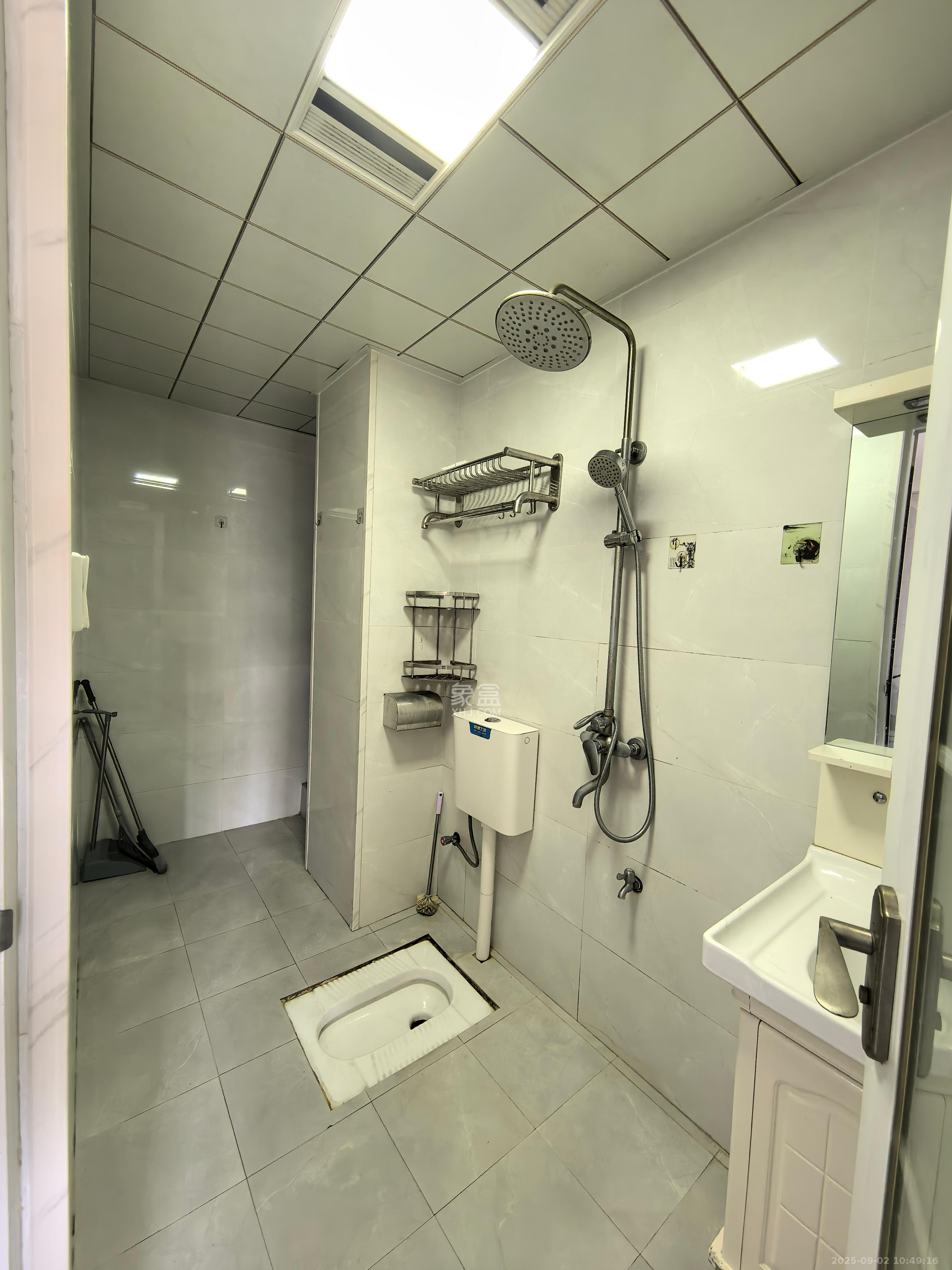 青春里小区 2室1厅1卫 1100.0元/月 青春里小区 2室1厅1卫 1100.0元/月室内图