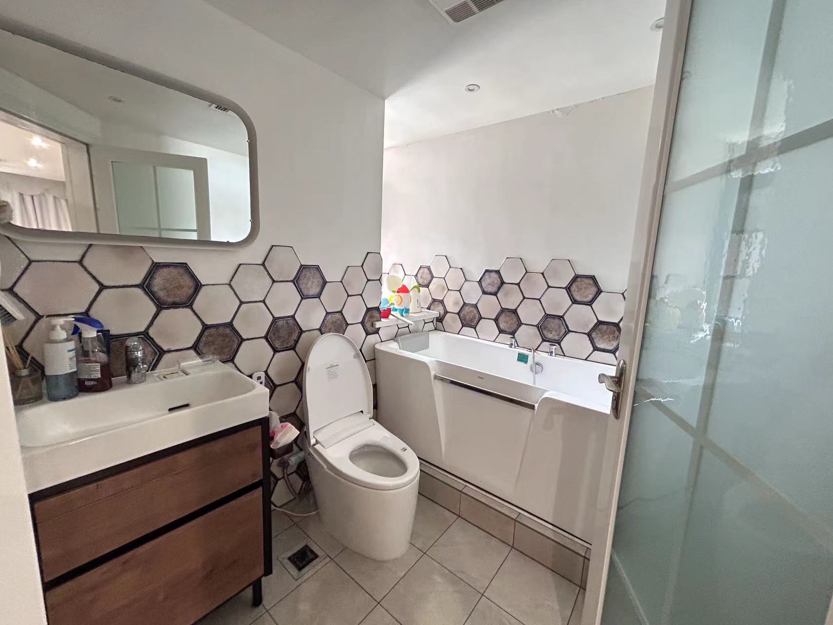 会龙山溪谷(住宅) 3室2厅2卫 85.0万 会龙山溪谷(住宅) 3室2厅2卫 85.0万客厅