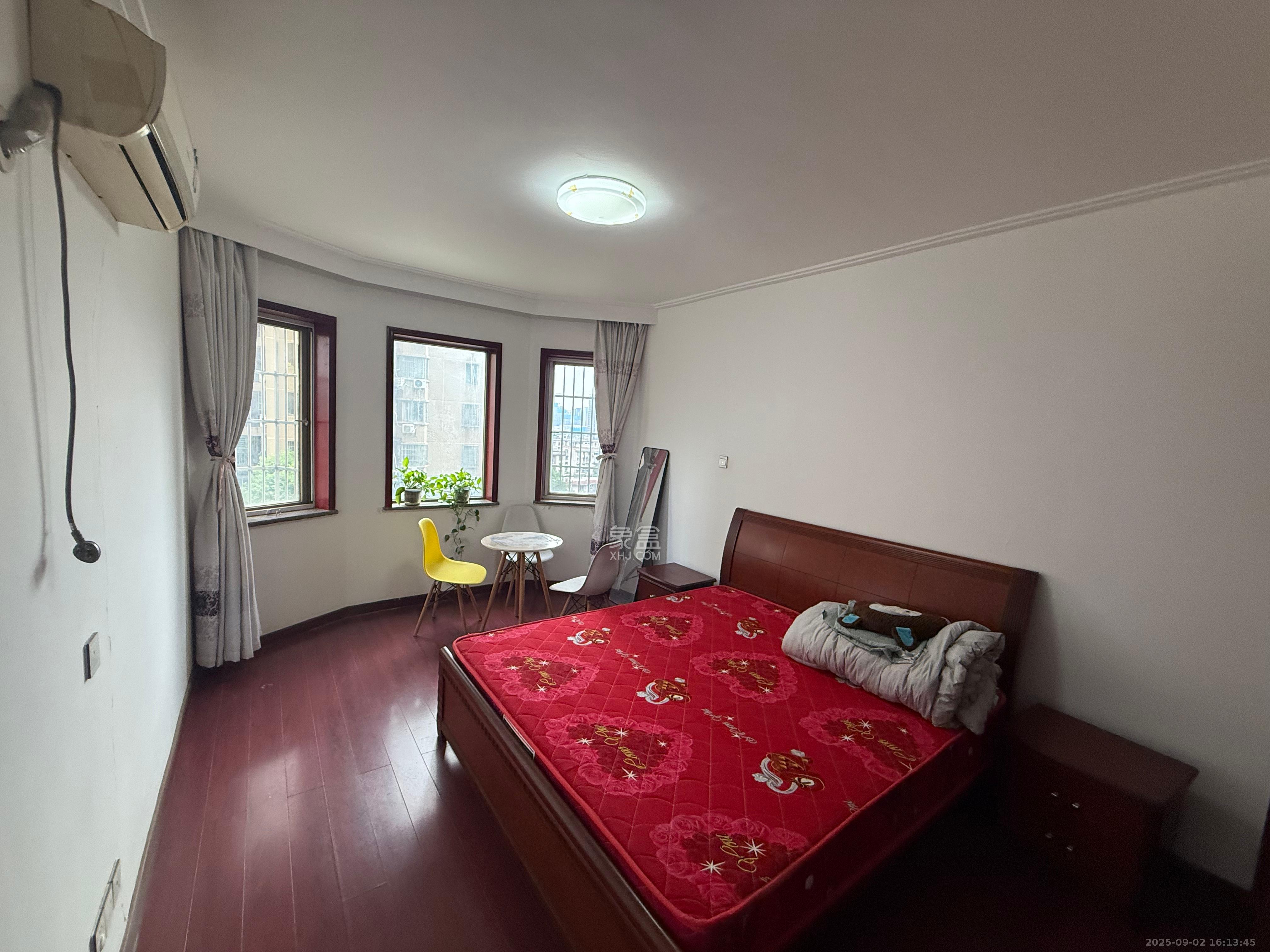 层上观邸 3室2厅1卫 2400.0元/月 层上观邸 3室2厅1卫 2400.0元/月室内图