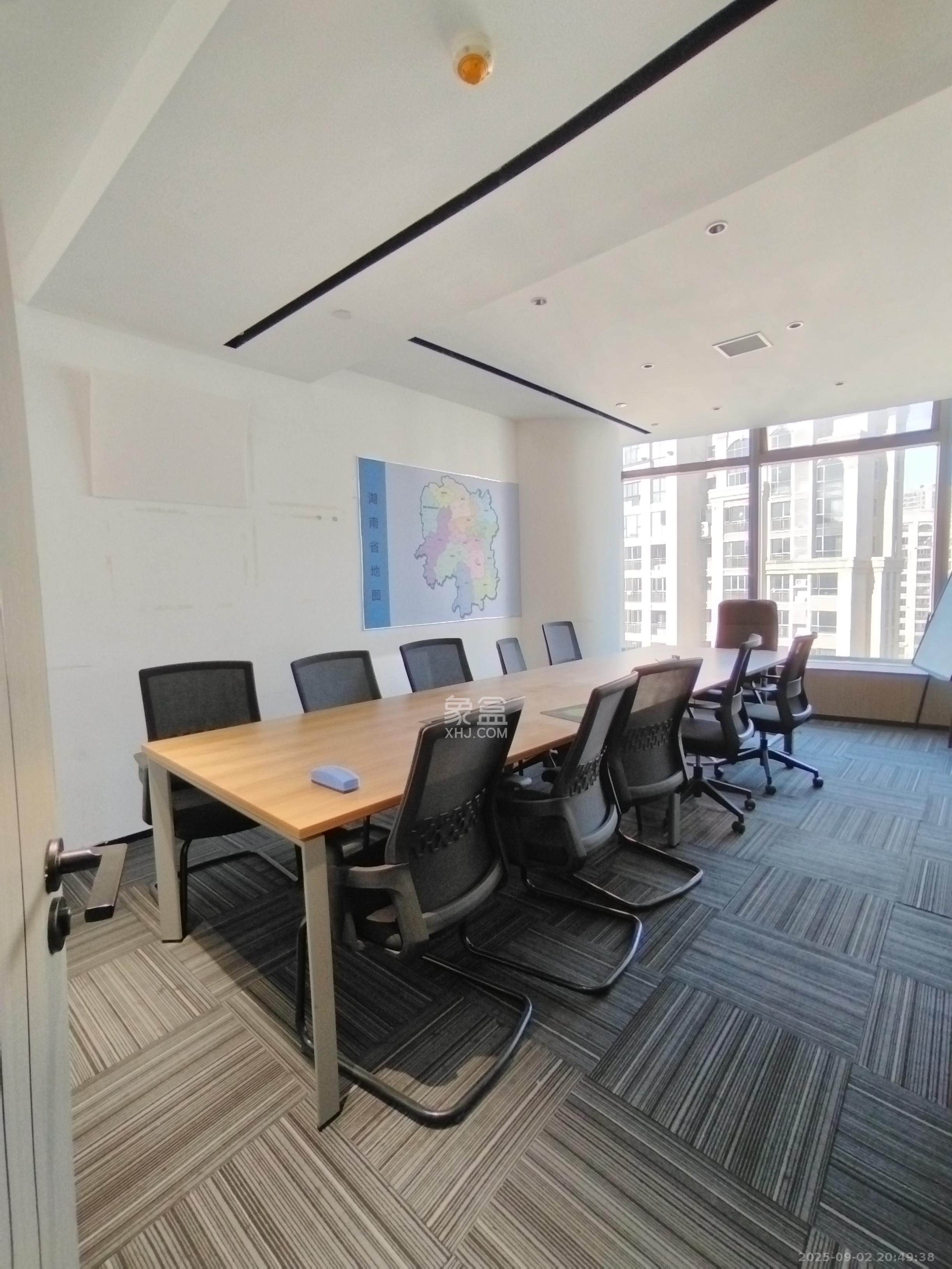 世茂铂曼  5室1厅1卫    10000.0元/月 世茂铂曼  5室1厅1卫    10000.0元/月室内图