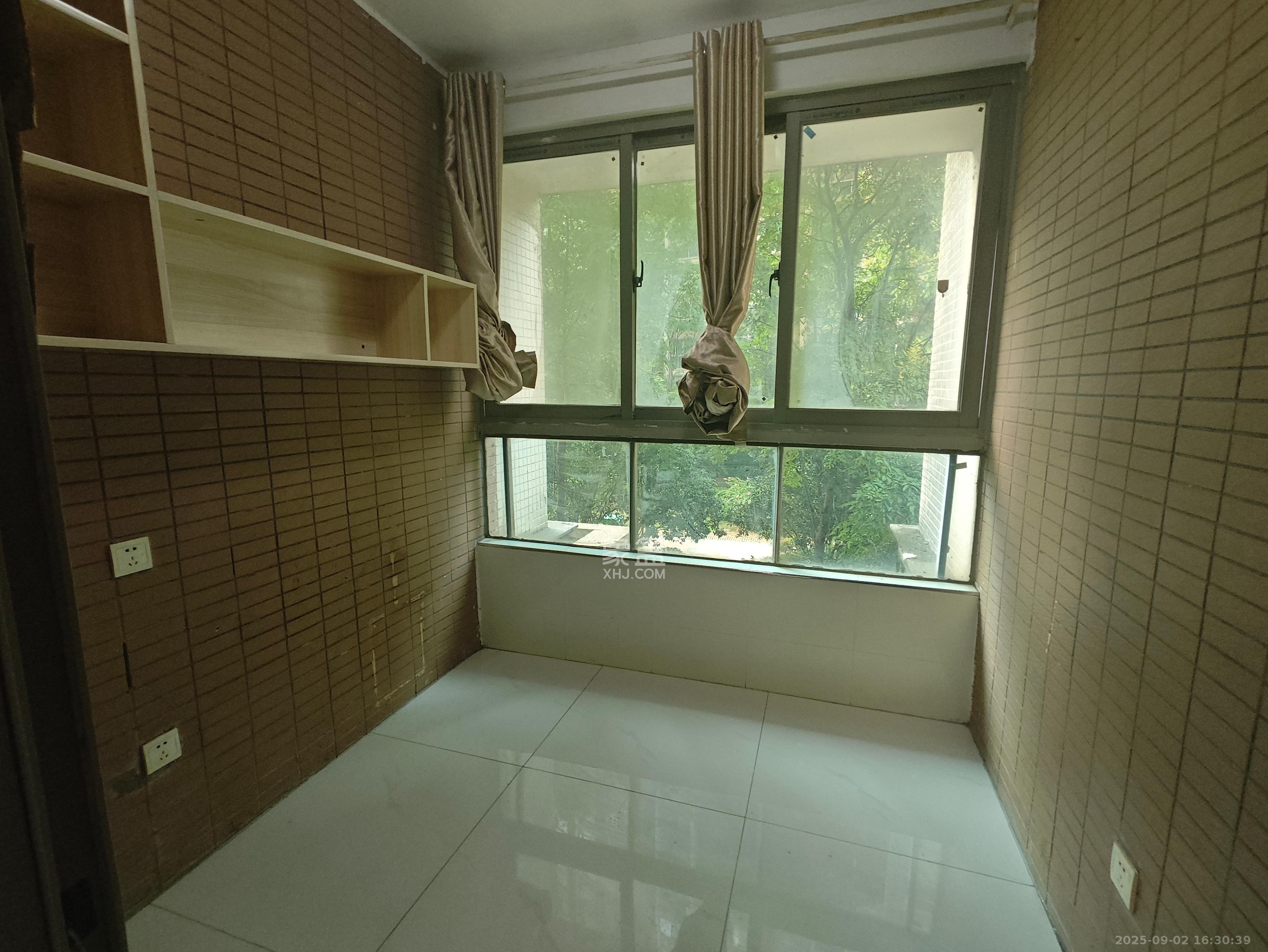 新城新世界一二三期  3室2厅2卫    2300.0元/月 新城新世界一二三期  3室2厅2卫    2300.0元/月室内图