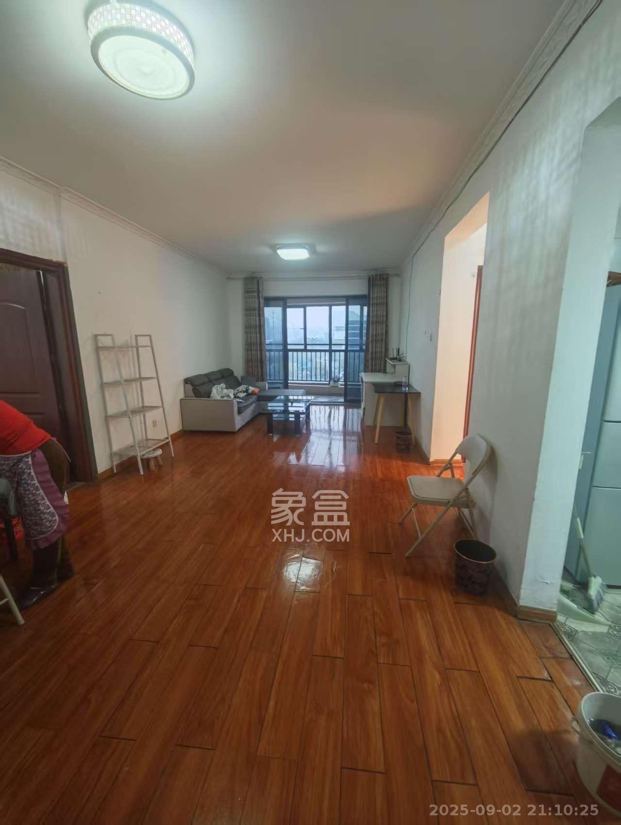 保利麓谷林语F区  2室2厅1卫   2000.00元/月