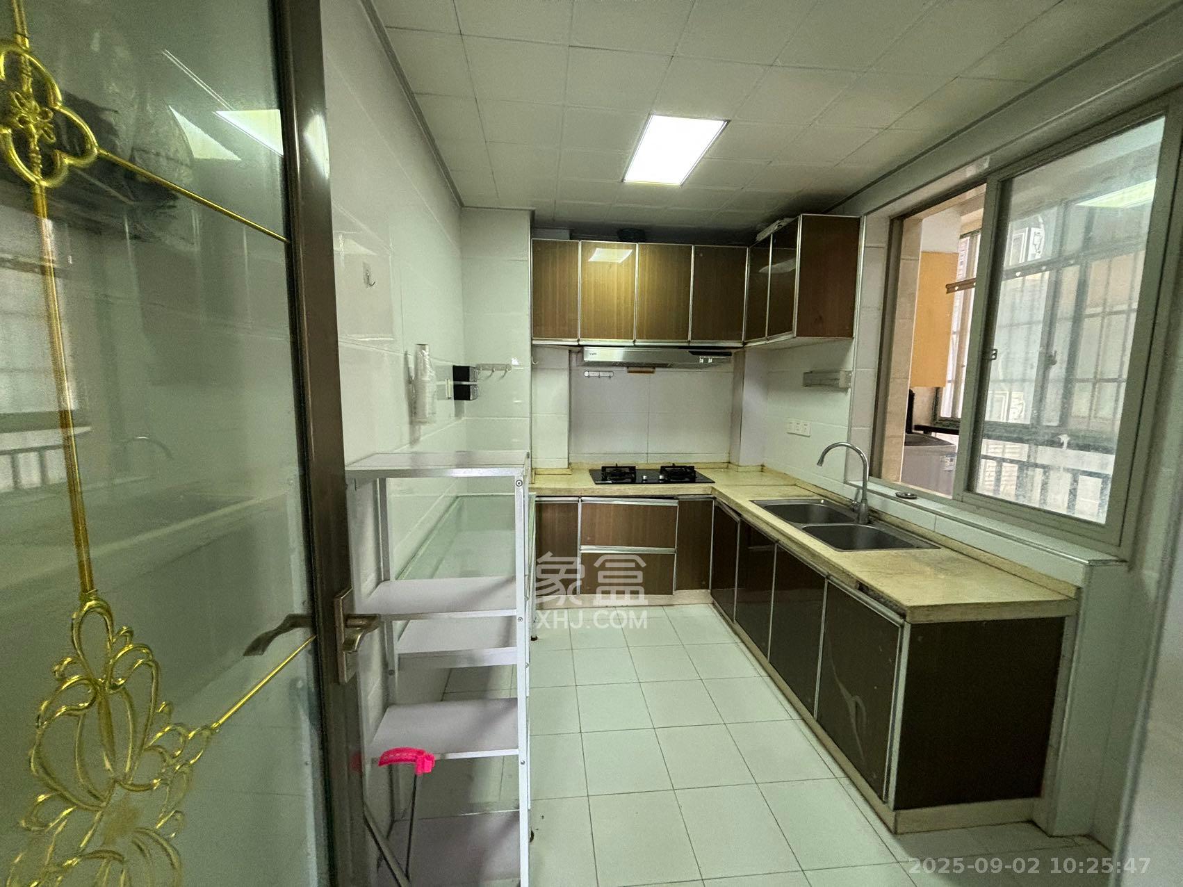 白沙湾嘉园 3室2厅2卫 2700.0元/月 白沙湾嘉园 3室2厅2卫 2700.0元/月室内图