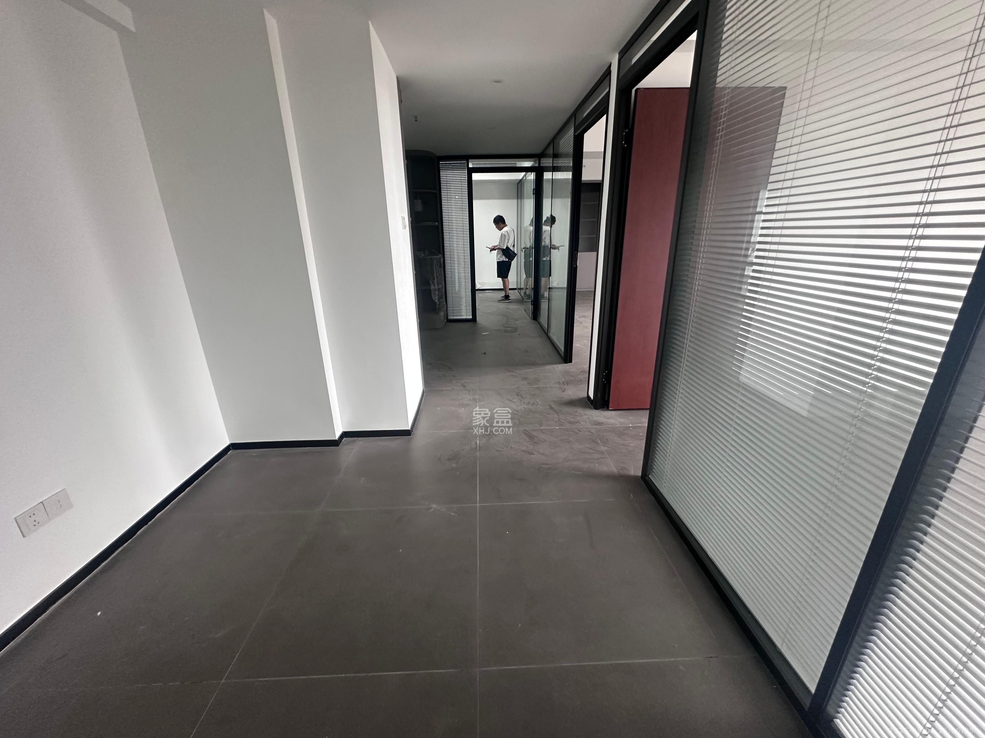 卓越江岸  1室0厅0卫    6000.0元/月室内图