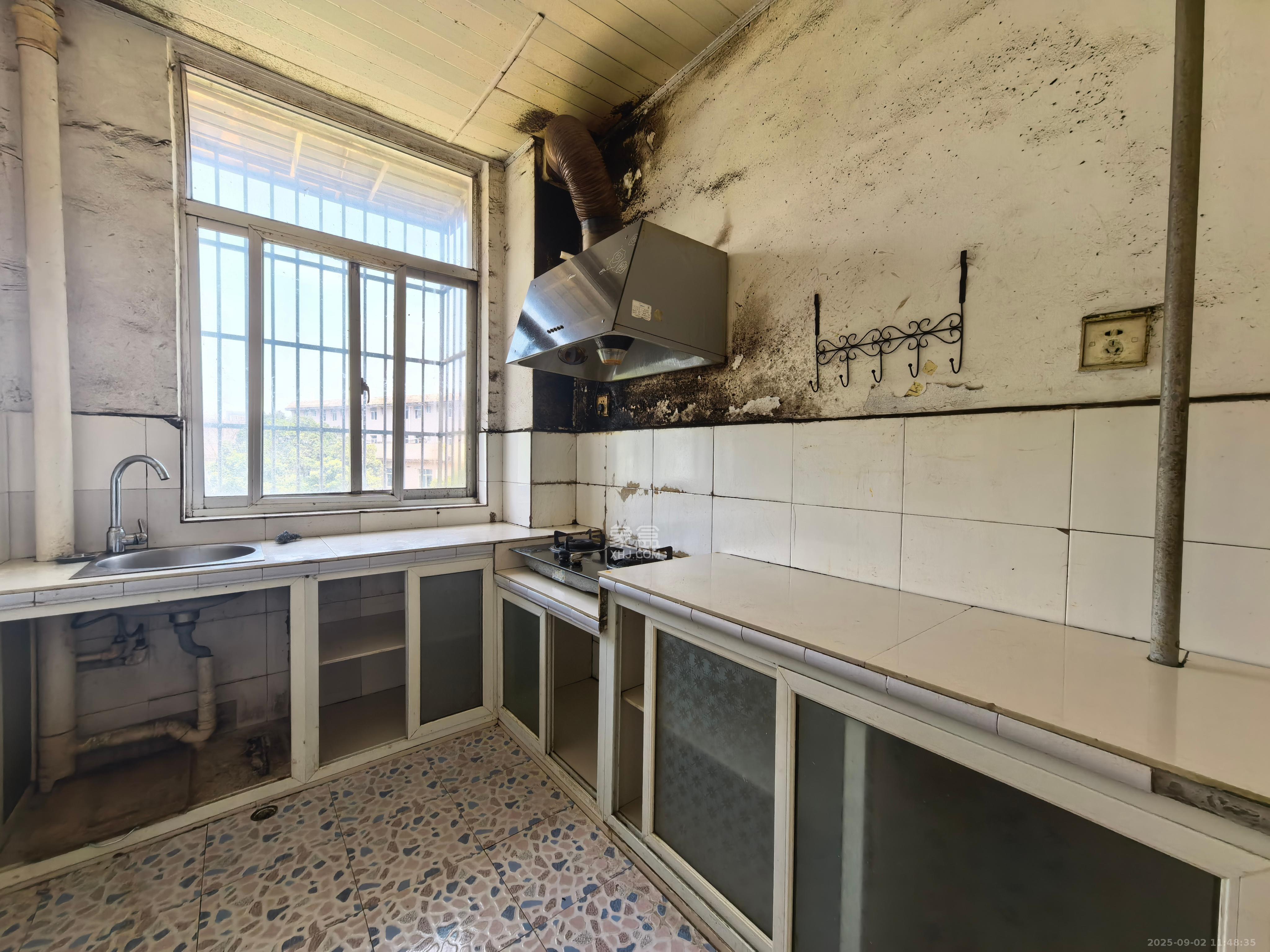 滨河小区 3室2厅1卫 2000.0元/月 滨河小区 3室2厅1卫 2000.0元/月室内图