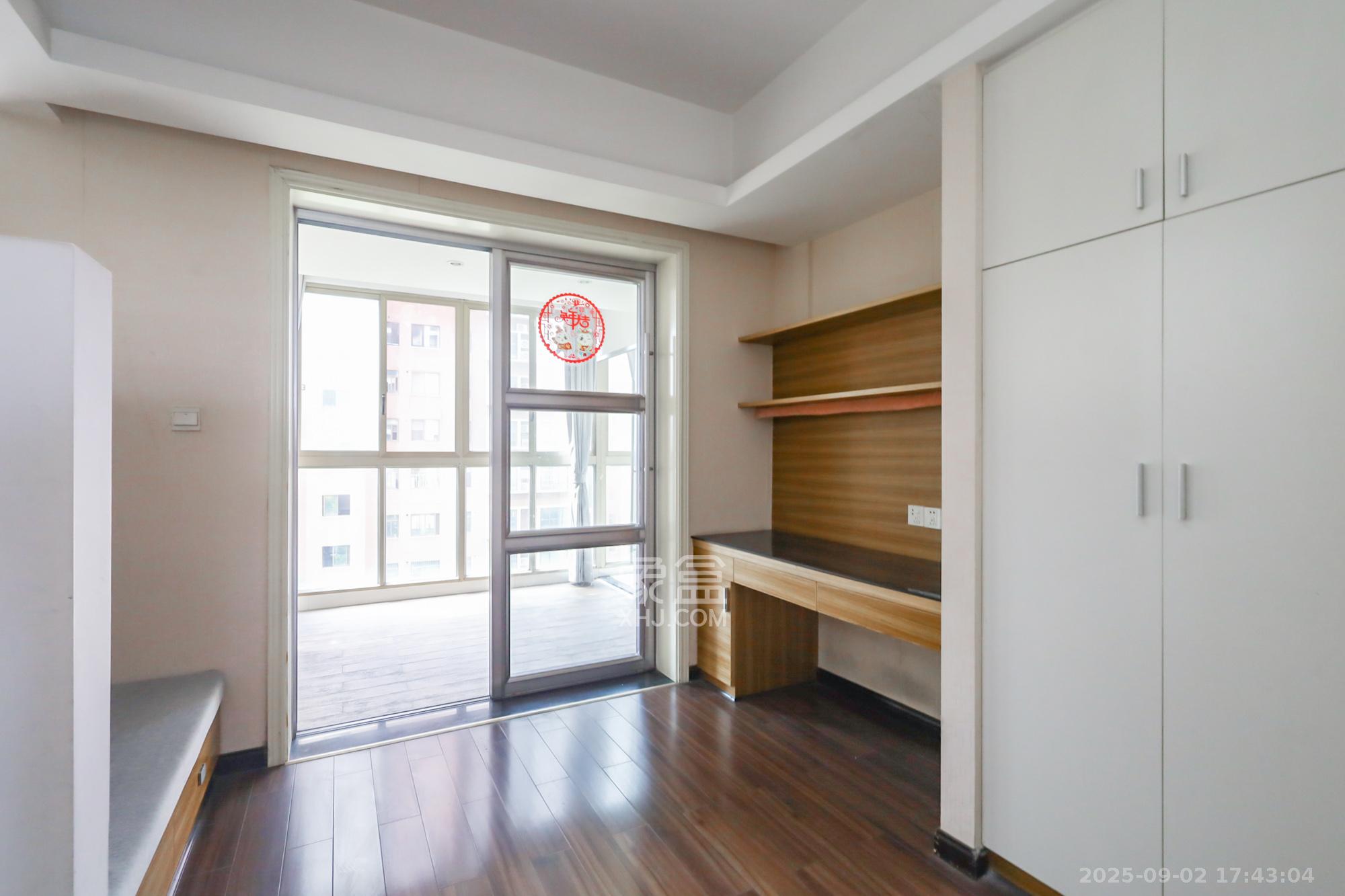 西岸润泽府  4室2厅2卫    133.8万 西岸润泽府  4室2厅2卫    133.8万卧室