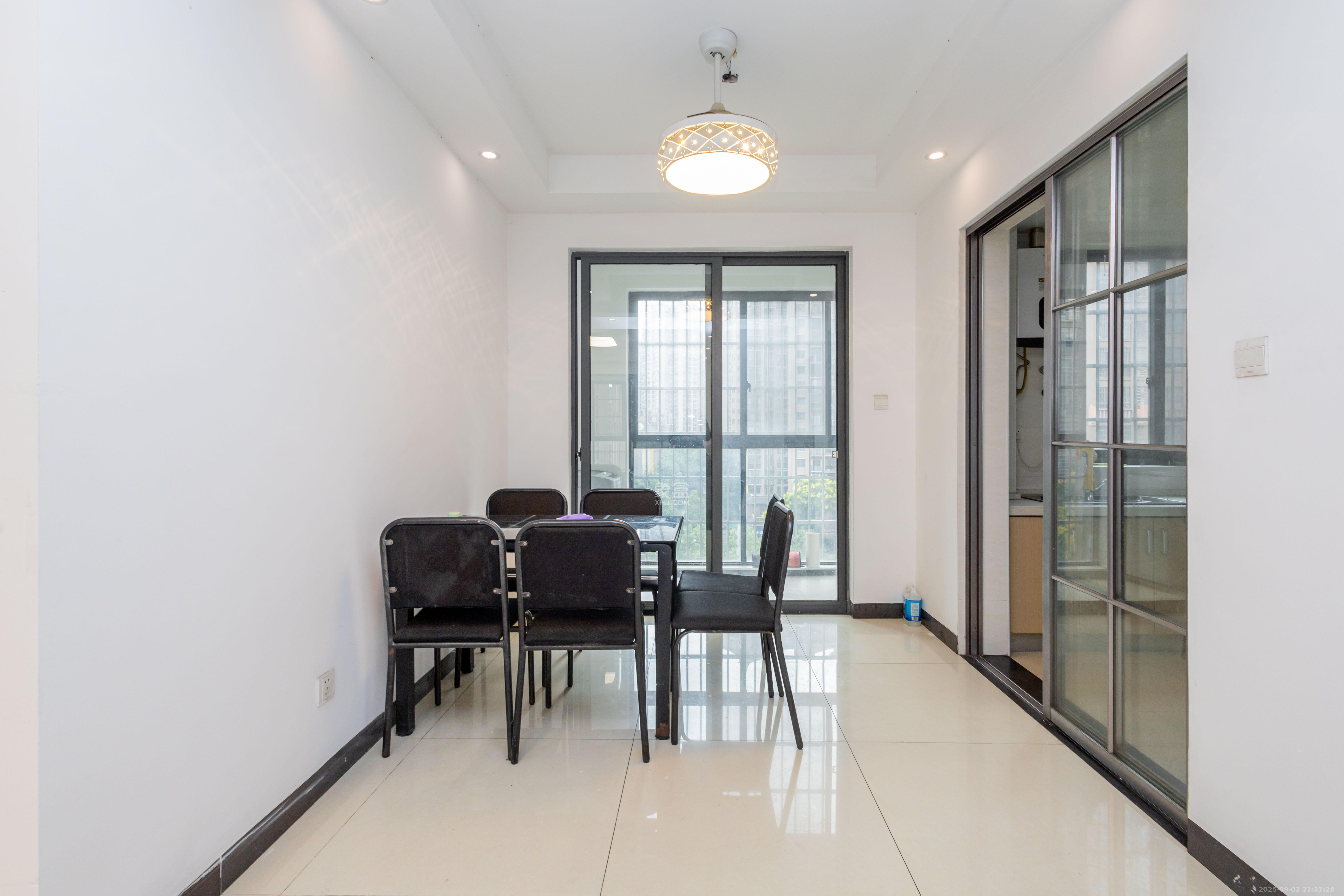 高林仕家  3室2厅2卫    65.0万客厅