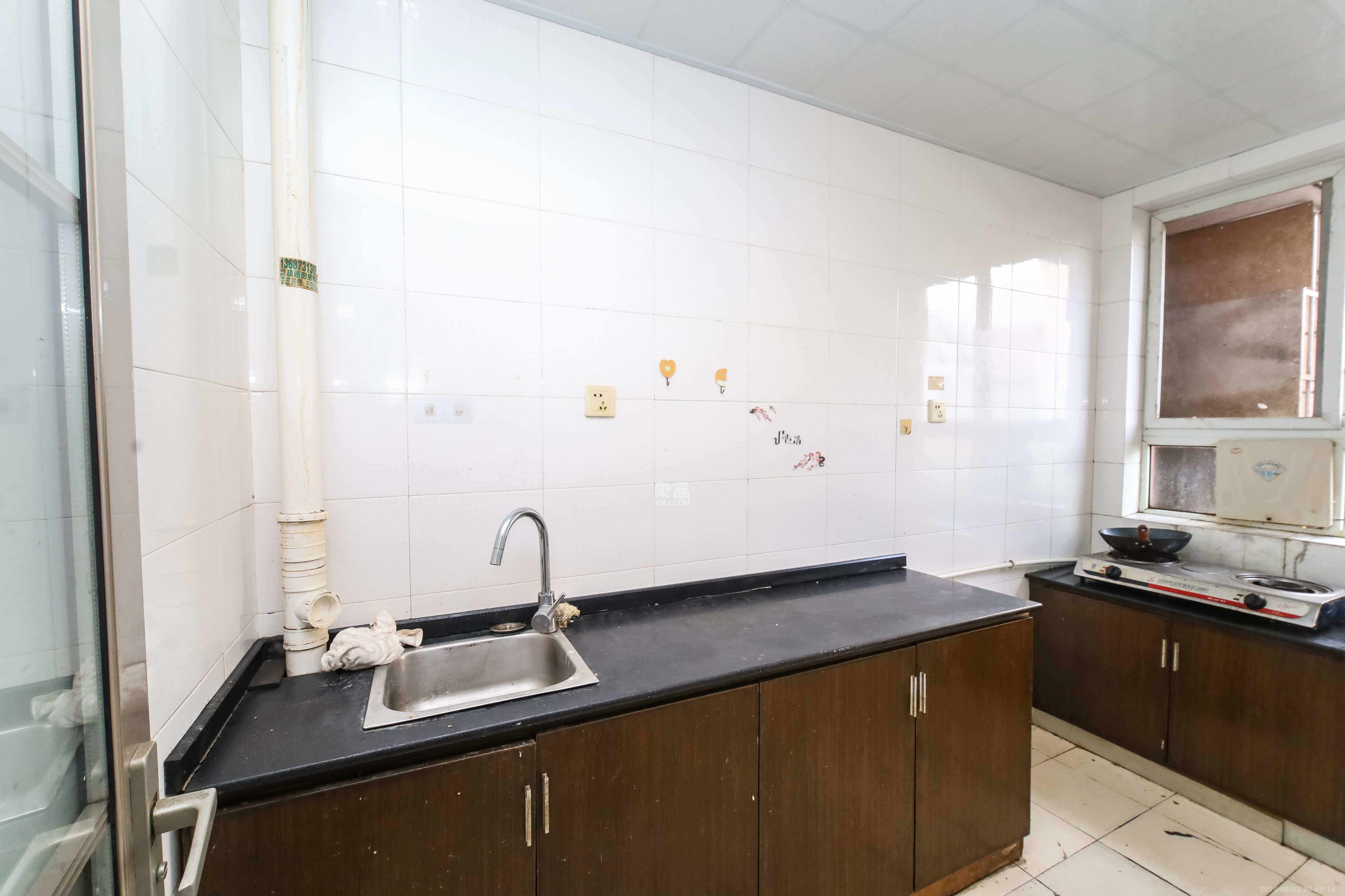 荷花园安置小区  2室2厅1卫    39.0万厨房