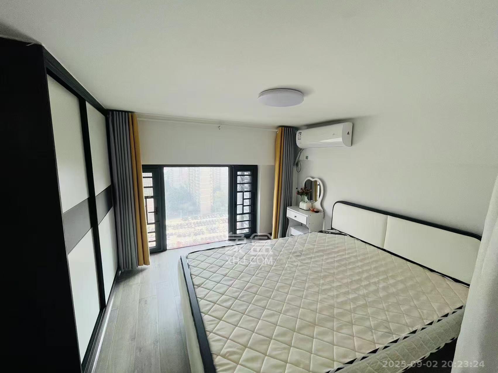 藏珑湖上公馆  1室1厅1卫    2500.0元/月室内图