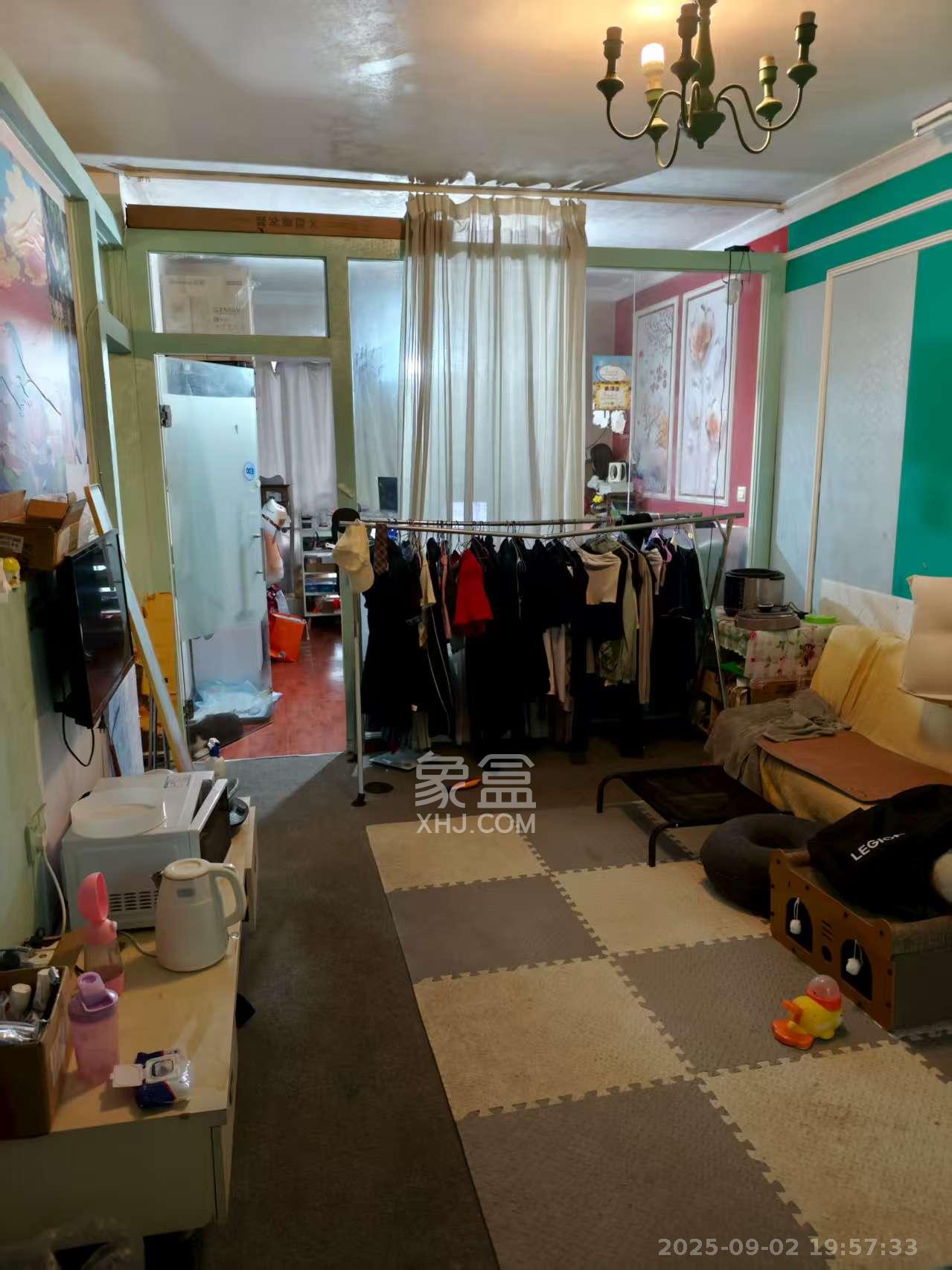 时代先锋  1室1厅1卫    1800.0元/月室内图
