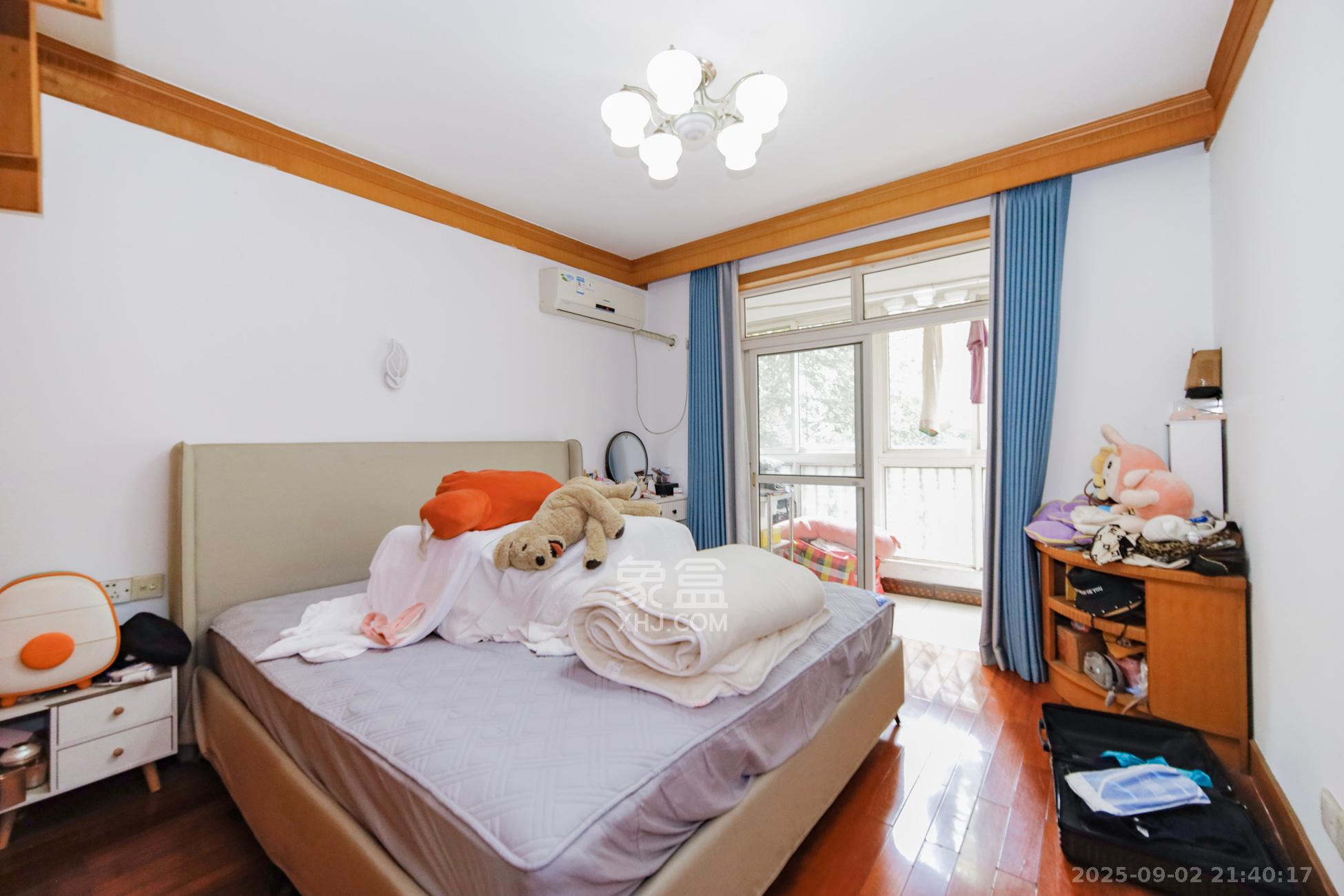 融城花苑  3室2厅2卫    64.0万卧室