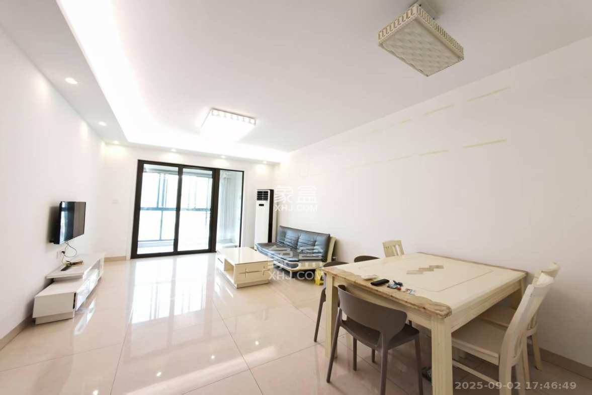 金茂梅溪湖  2室2厅1卫    2500.0元/月 金茂梅溪湖  2室2厅1卫    2500.0元/月室内图