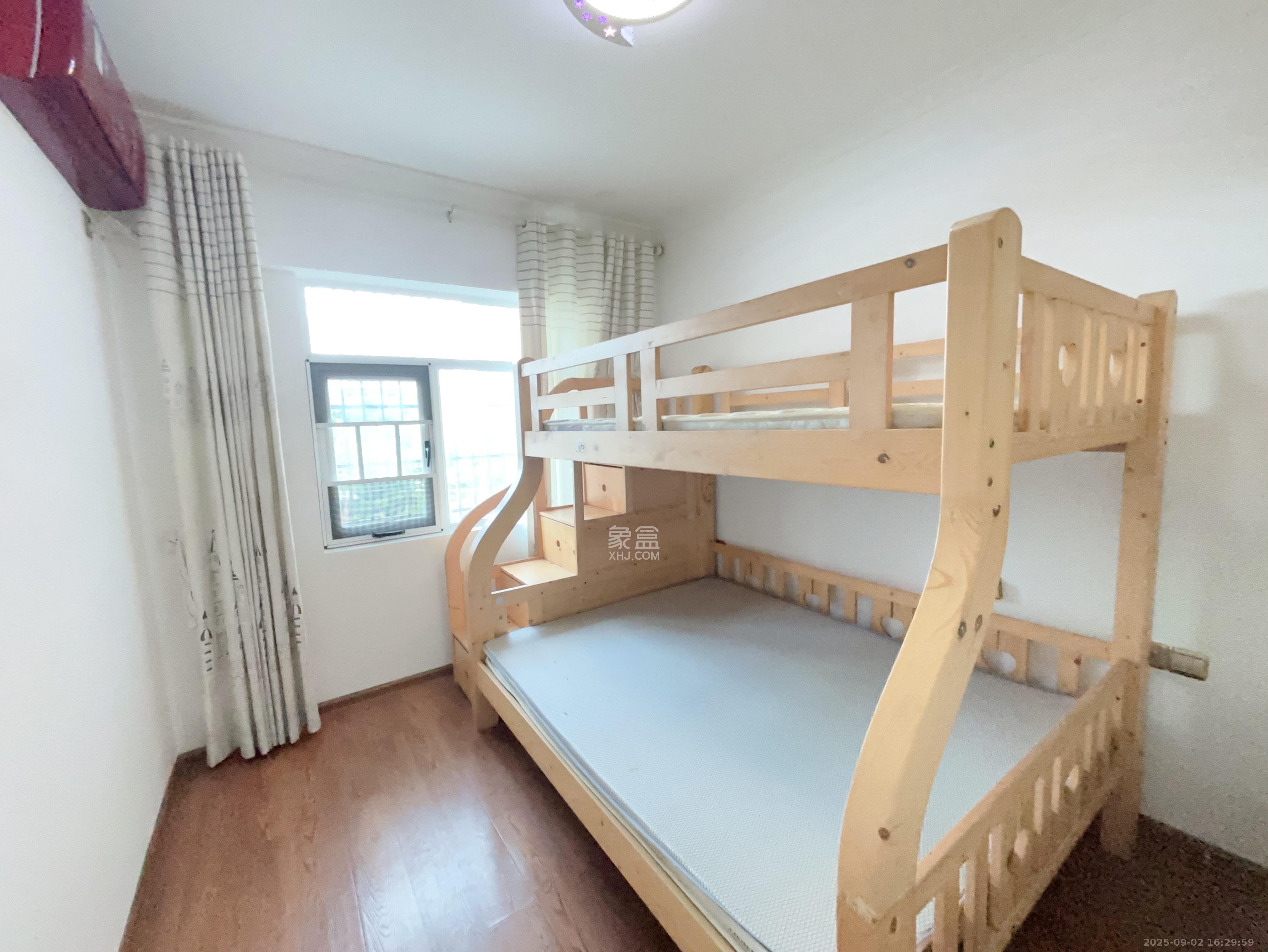 新蕾品阁居  4室2厅2卫    2300.0元/月室内图