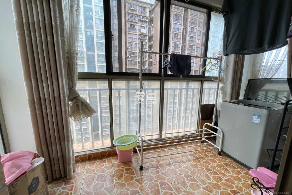 层上观邸  3室1厅1卫    2500.0元/月 层上观邸  3室1厅1卫    2500.0元/月室内图