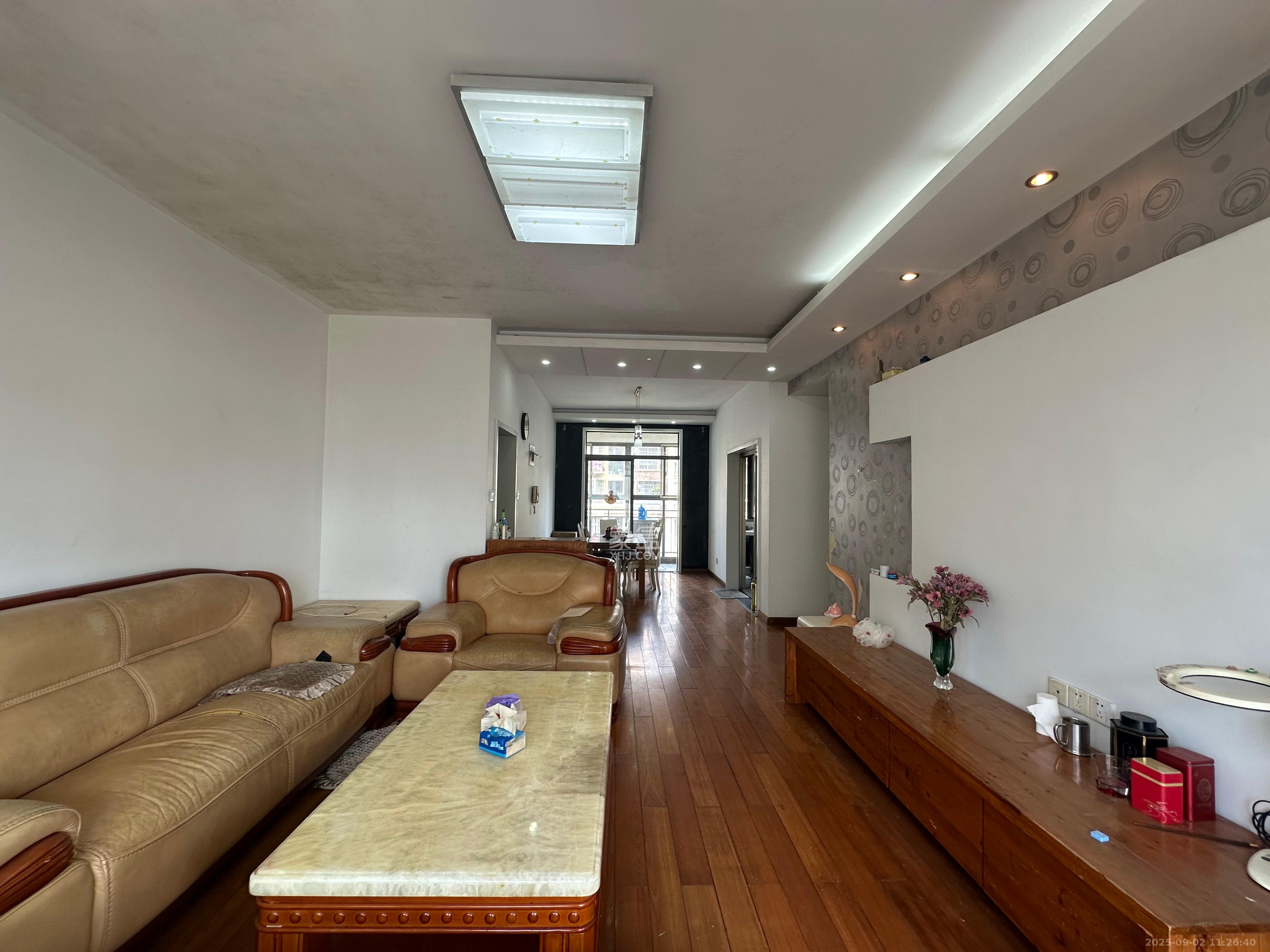 上海城小区  3室2厅2卫    2300.0元/月 上海城小区  3室2厅2卫    2300.0元/月室内图