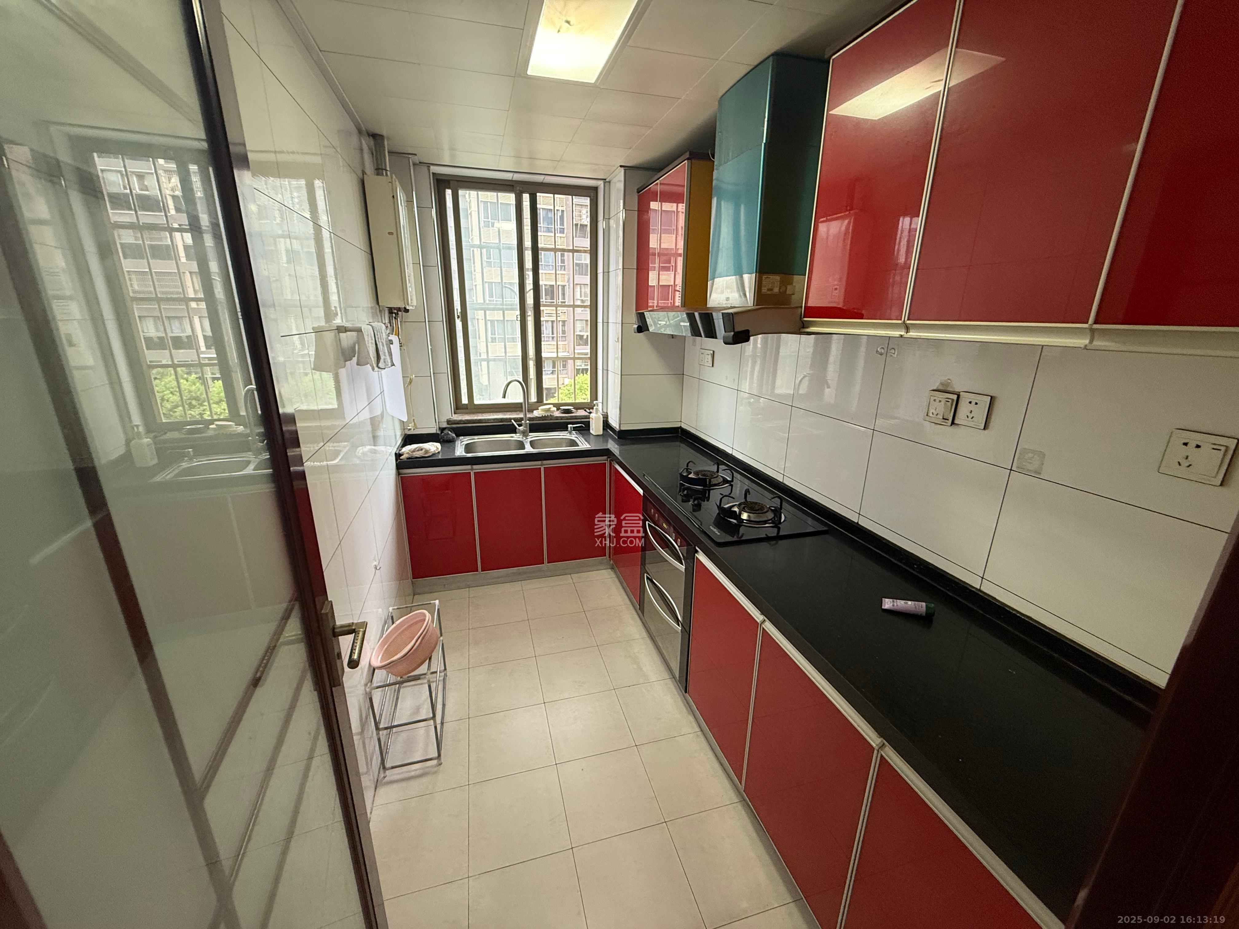 层上观邸 3室2厅1卫 2400.0元/月 层上观邸 3室2厅1卫 2400.0元/月室内图