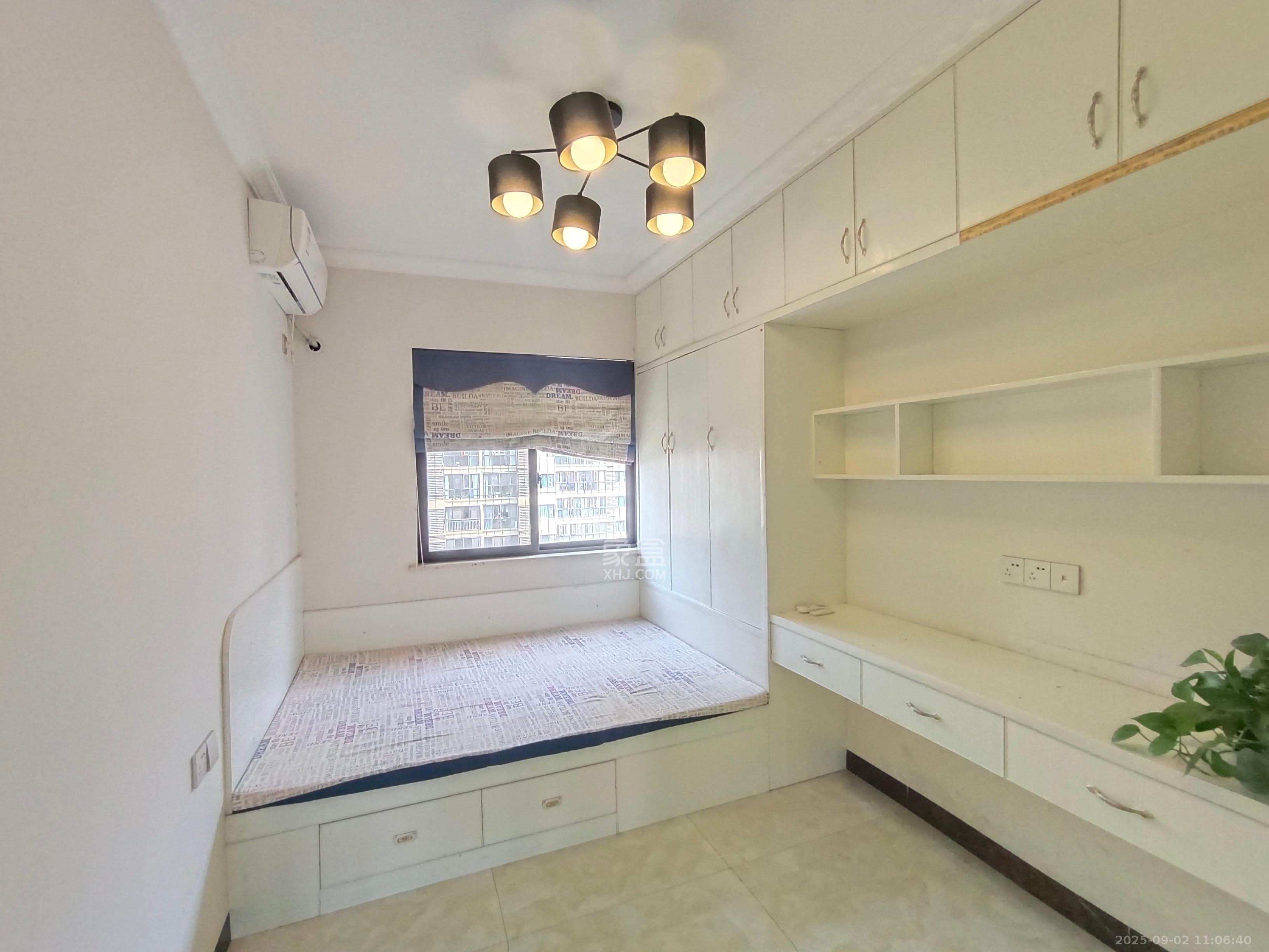 保利香槟国际  3室2厅2卫    2000.0元/月室内图