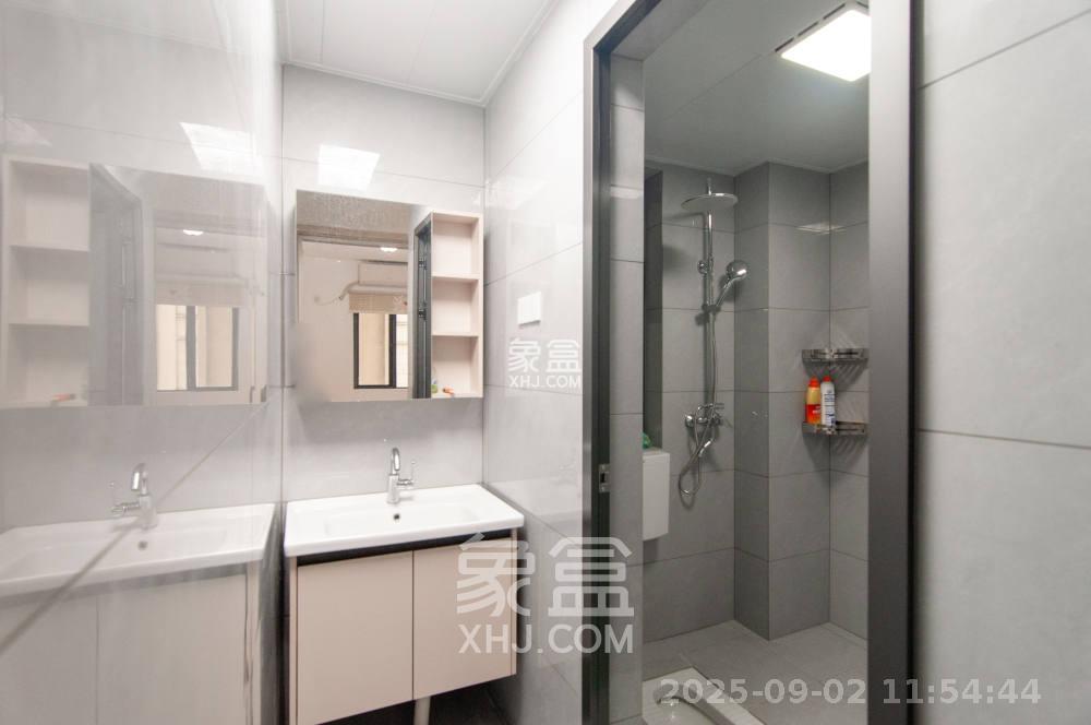 中海梅溪湖壹号  3室2厅1卫    3200.0元/月 中海梅溪湖壹号  3室2厅1卫    3200.0元/月室内图