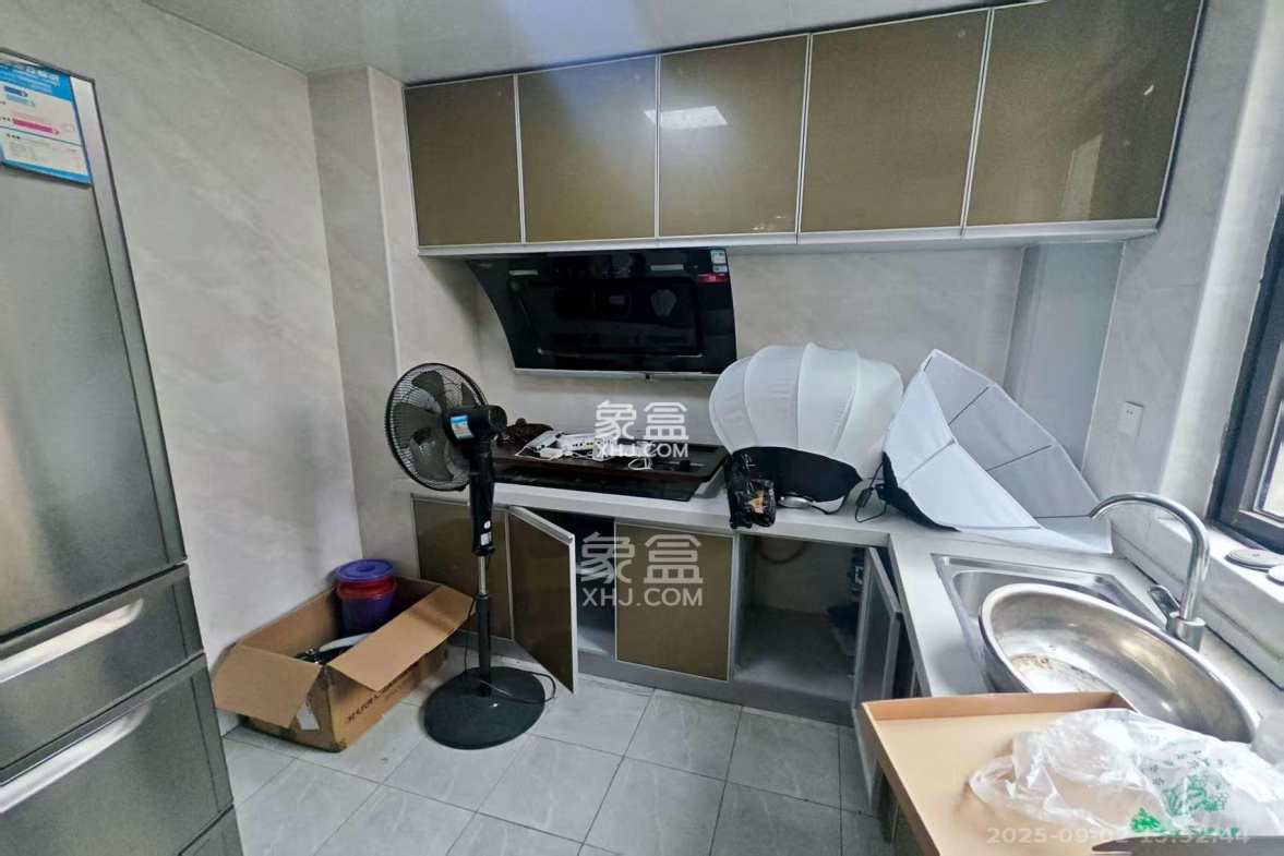 保利大都汇一期、二期  3室2厅2卫    3300.0元/月 保利大都汇一期、二期  3室2厅2卫    3300.0元/月室内图