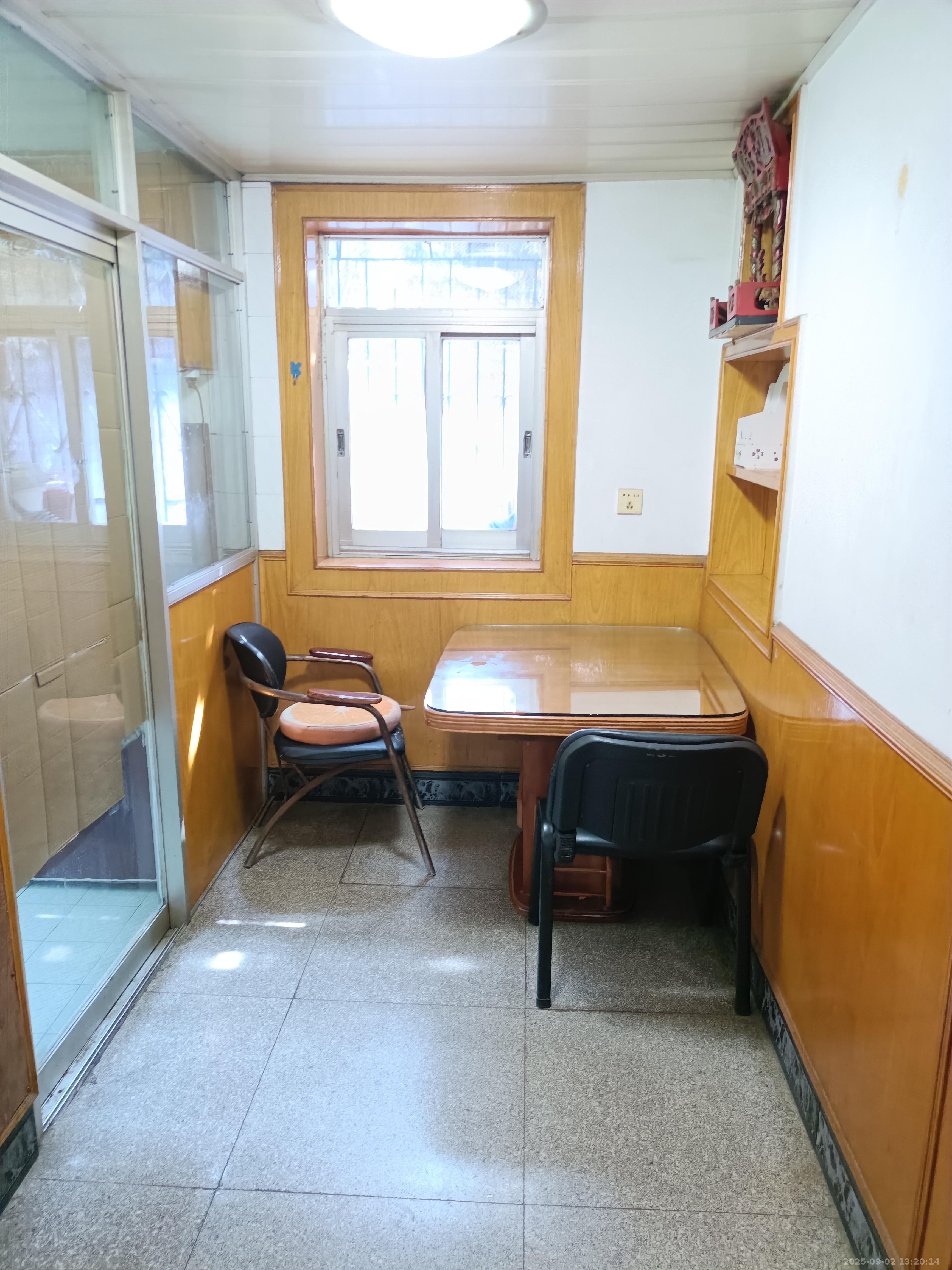 东风二村社区房 2室1厅1卫 1600.0元/月 东风二村社区房 2室1厅1卫 1600.0元/月室内图