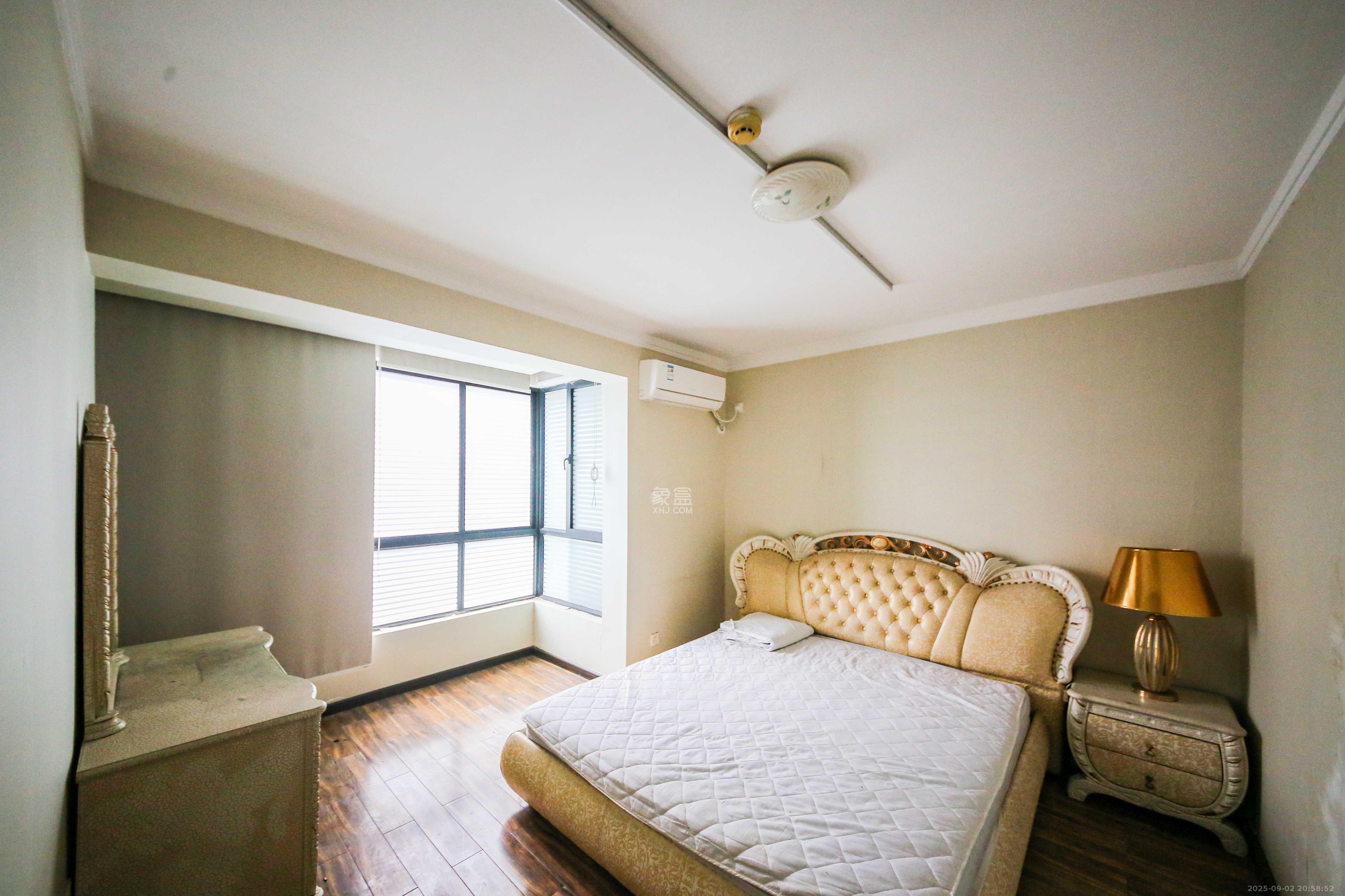 标志商务中心  1室1厅1卫    30.0万 标志商务中心  1室1厅1卫    30.0万卧室