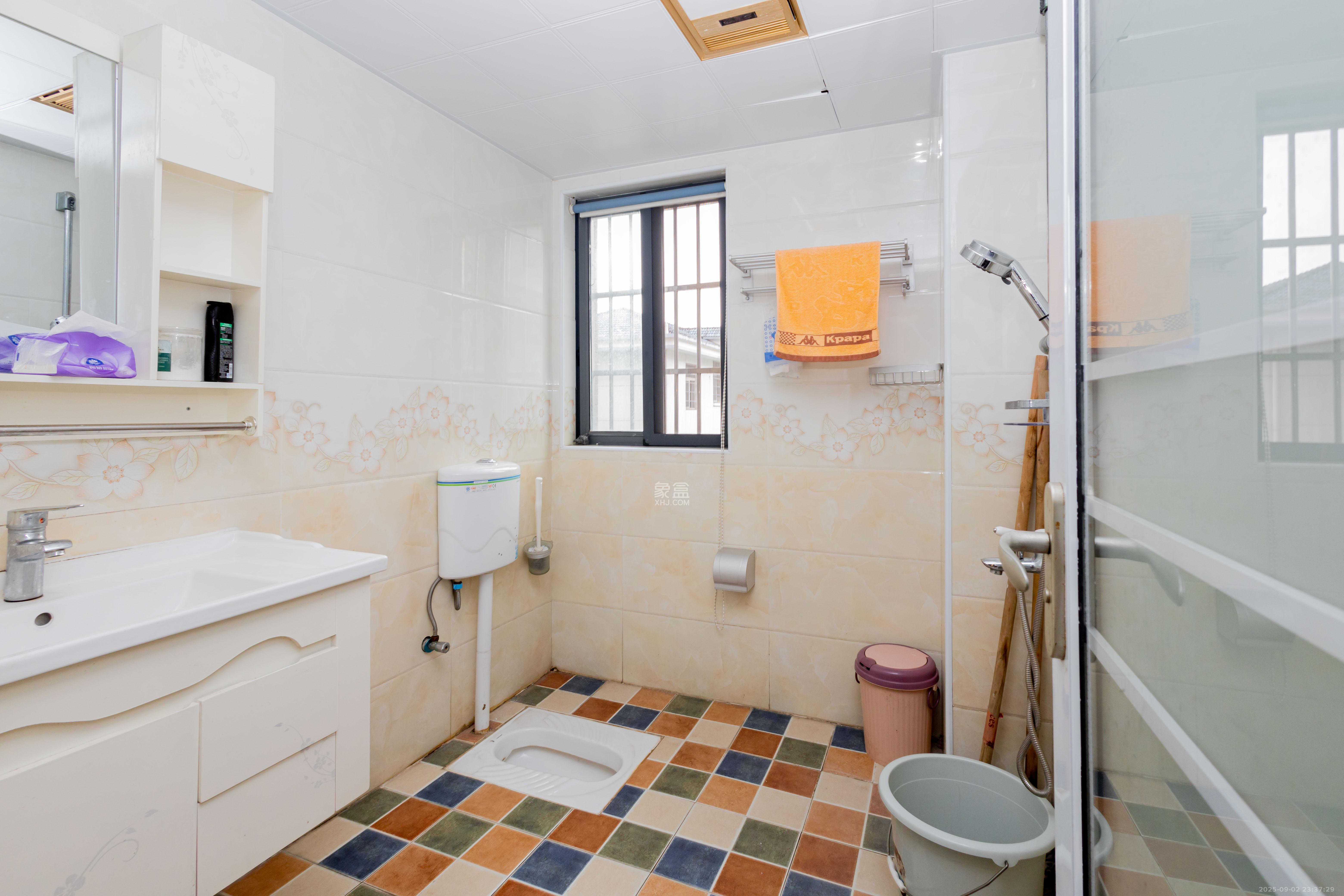 高林仕家  3室2厅2卫    65.0万卫生间