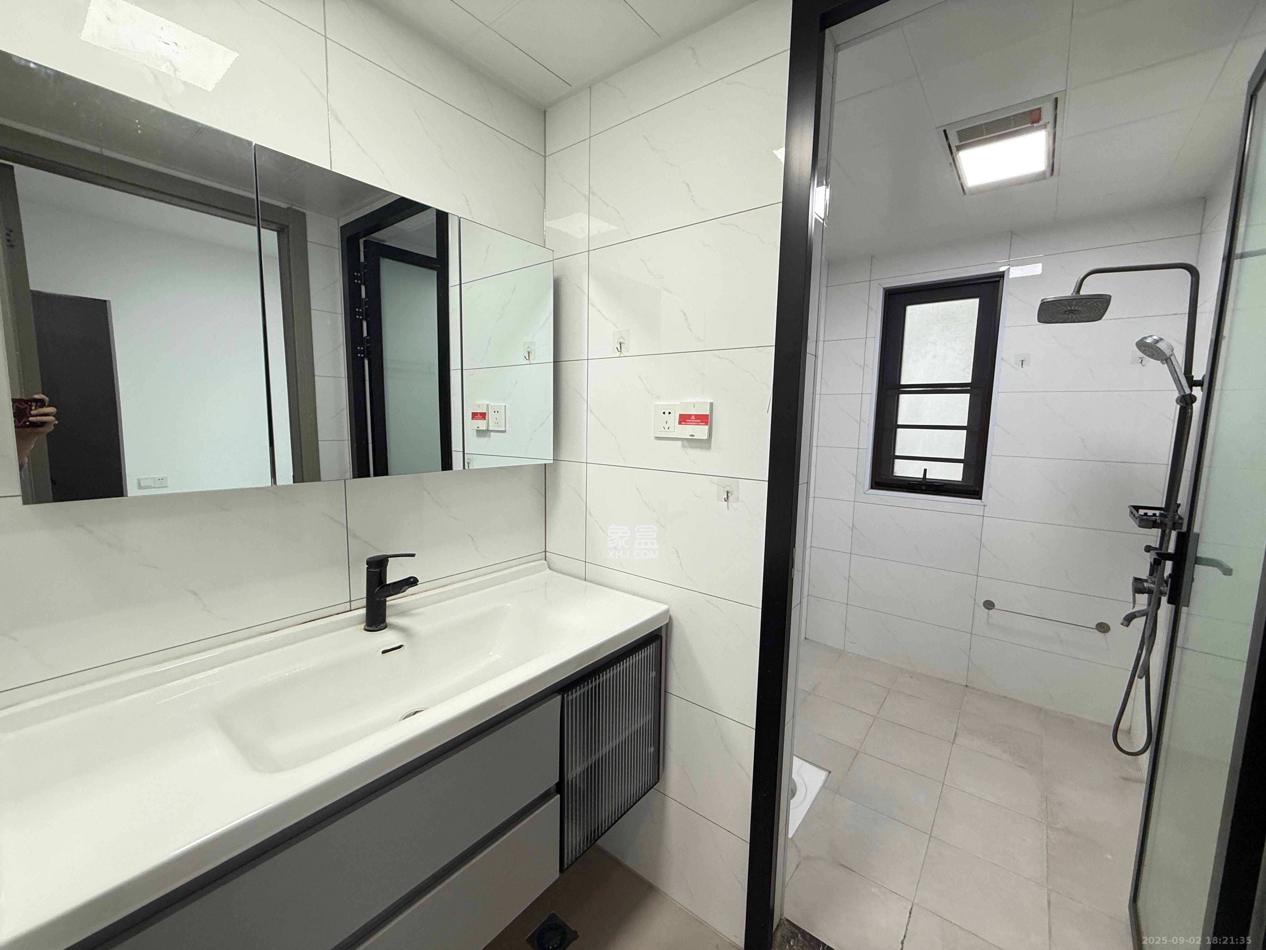 世茂璀璨天城 4室2厅2卫 4000.0元/月 世茂璀璨天城 4室2厅2卫 4000.0元/月室内图