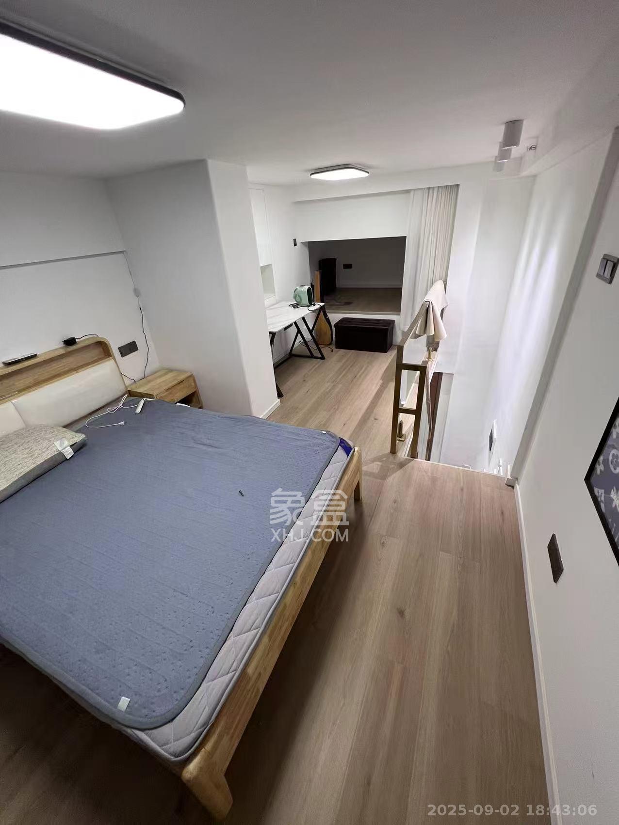 卓越江岸  1室2厅1卫    2200.0元/月室内图