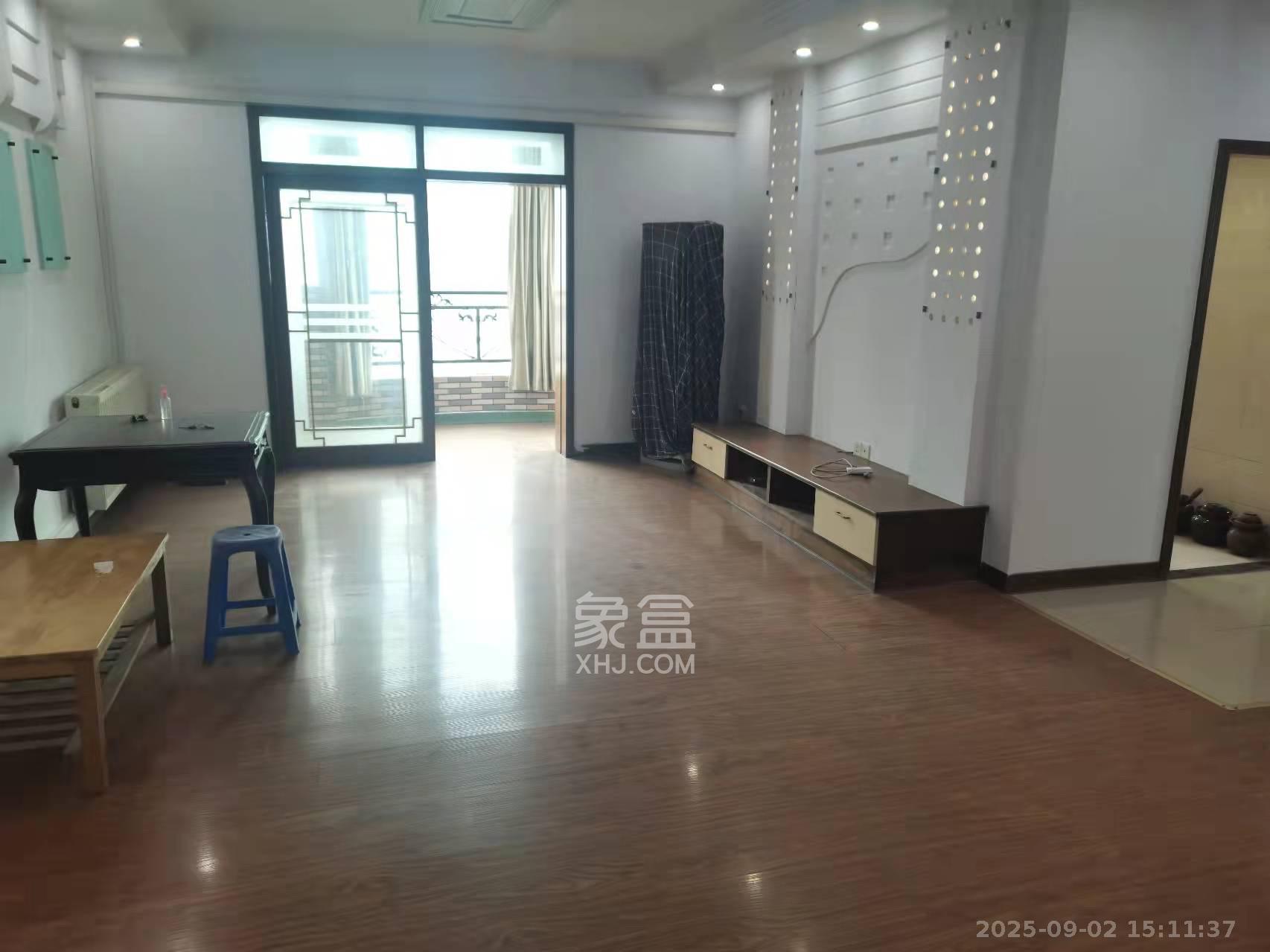 欧陆经典  1室2厅1卫   3400.00元/月