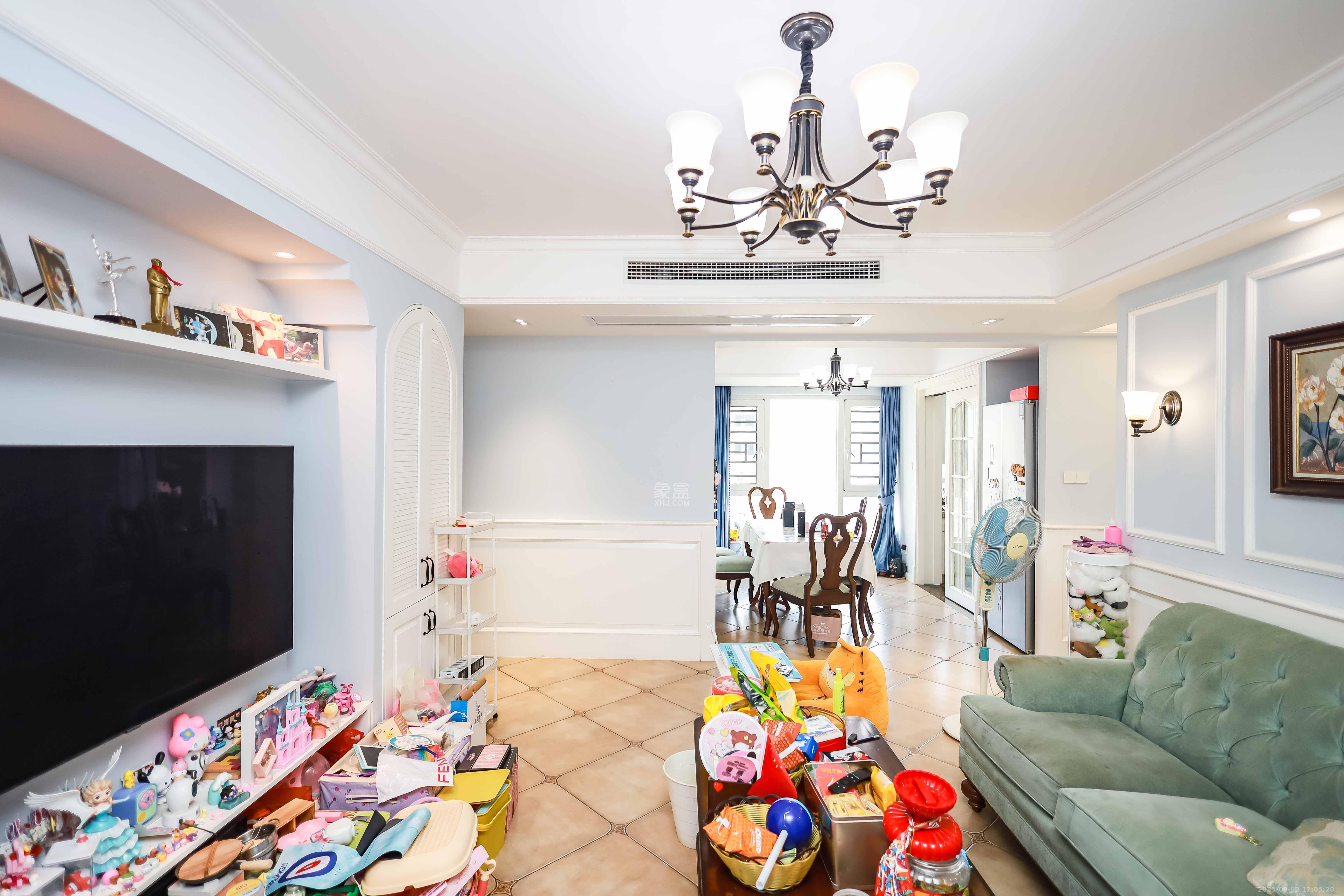 天麓尚层  4室2厅2卫    120.0万 天麓尚层  4室2厅2卫    120.0万客厅