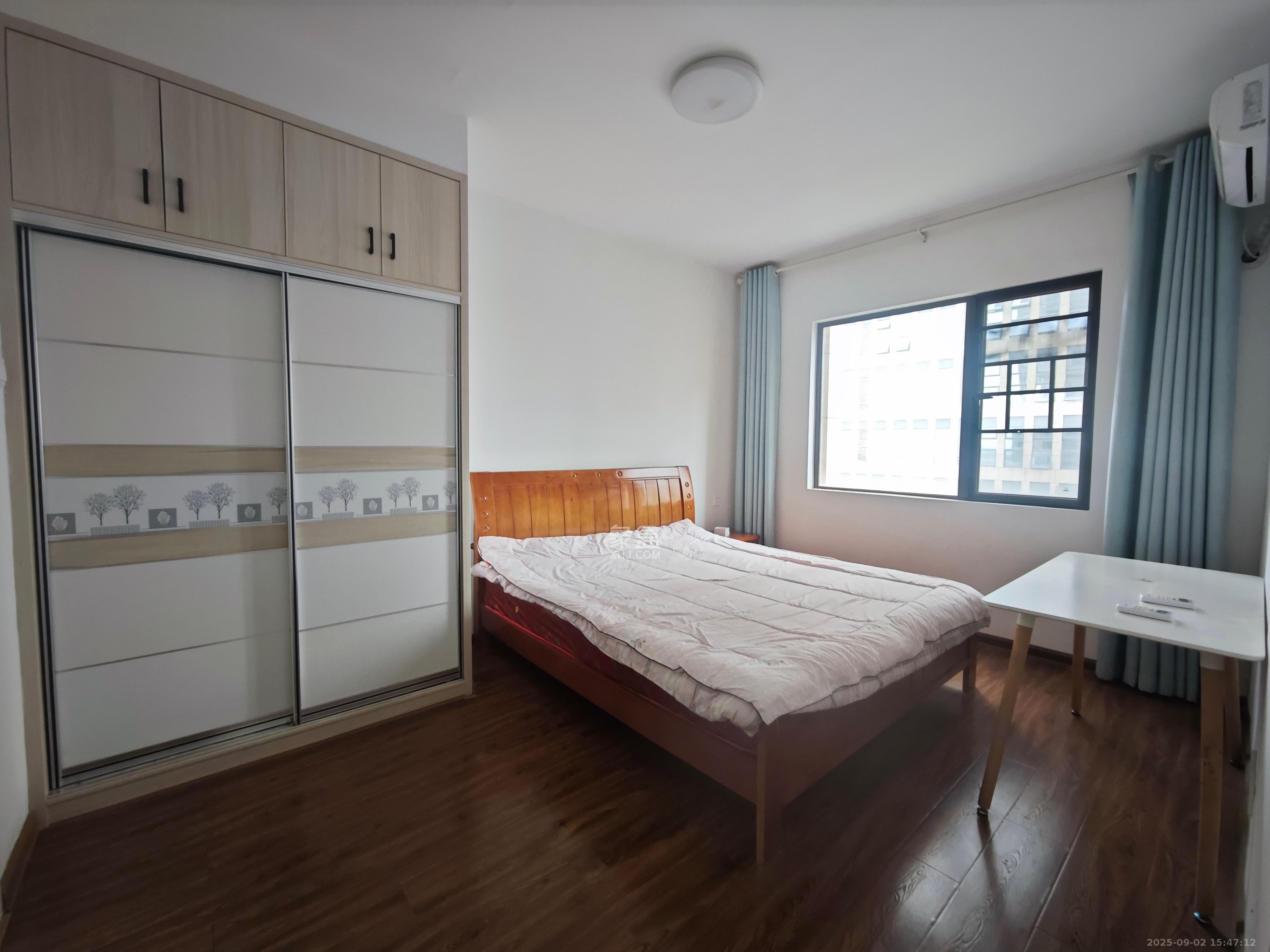 华润置地广场二期  3室2厅2卫    2200.0元/月室内图