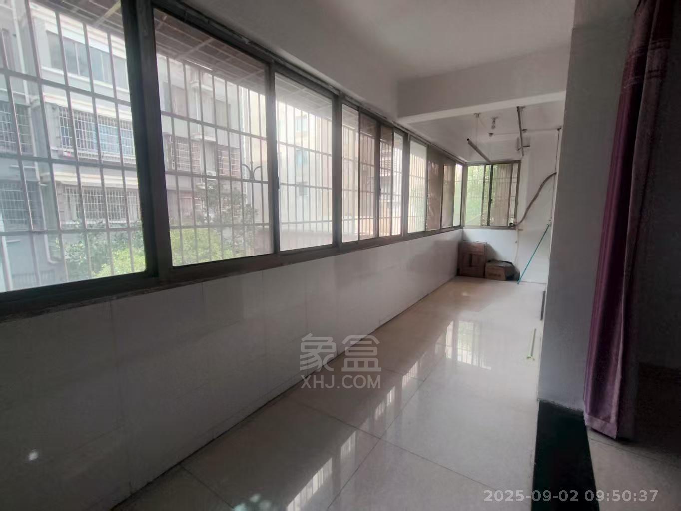 利江花园  4室2厅2卫    2000.0元/月室内图