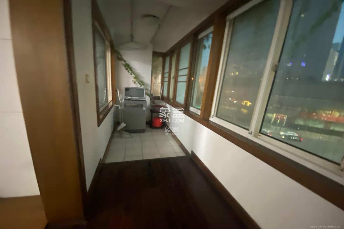 定王台公寓  3室2厅2卫    3500.0元/月 定王台公寓  3室2厅2卫    3500.0元/月室内图