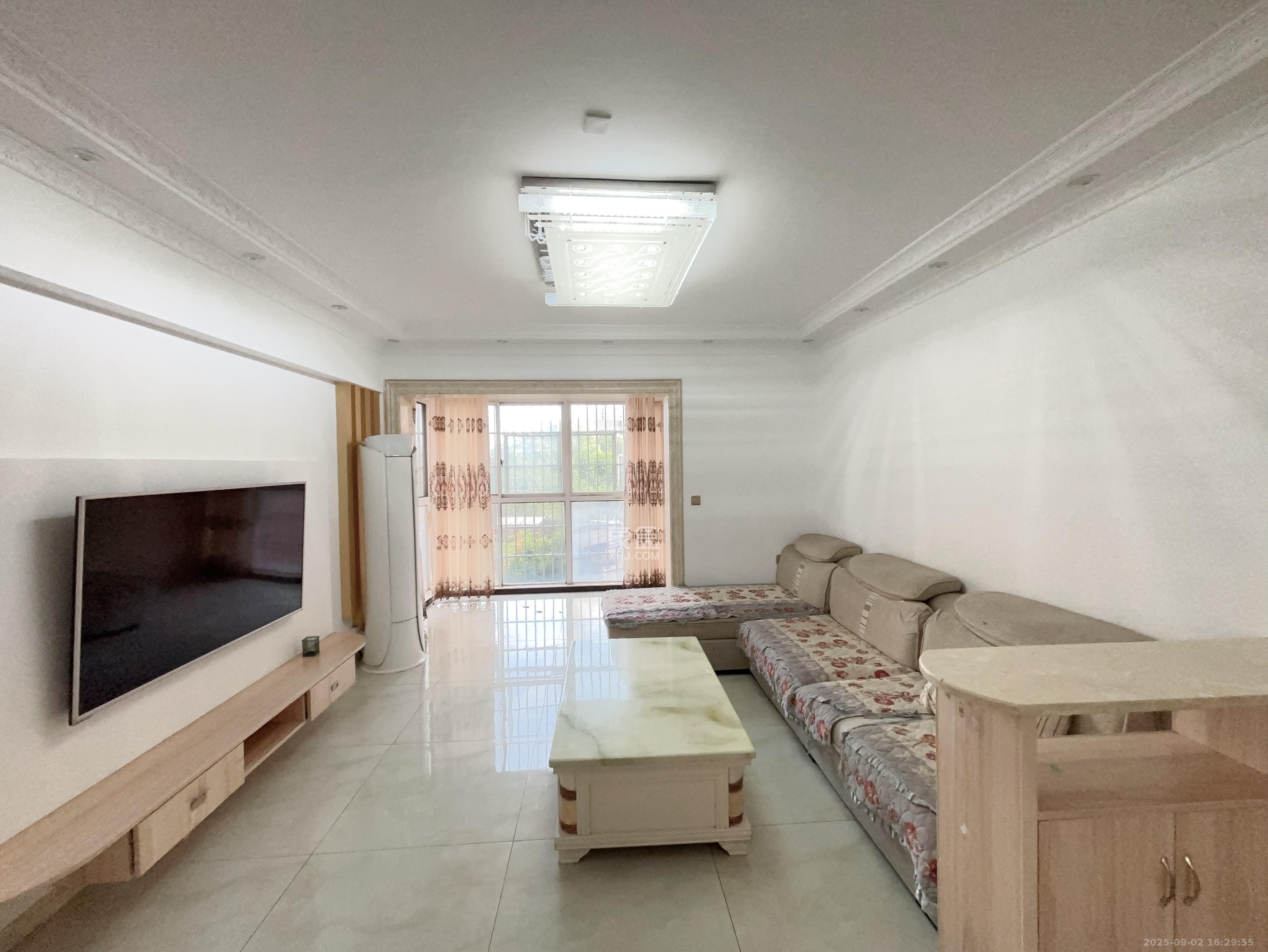 新蕾品阁居  4室2厅2卫    2300.0元/月室内图