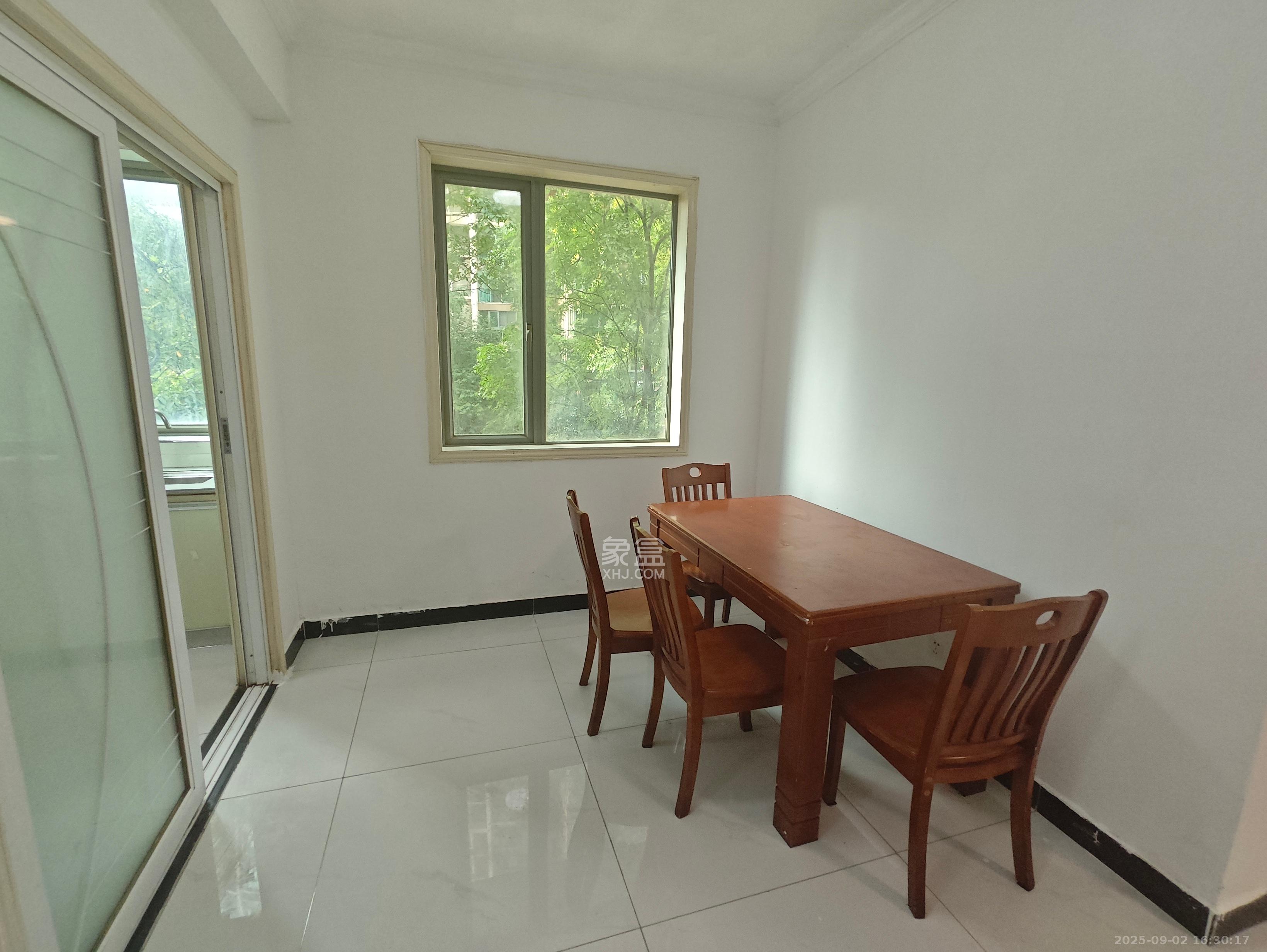 新城新世界一二三期  3室2厅2卫    2300.0元/月 新城新世界一二三期  3室2厅2卫    2300.0元/月室内图