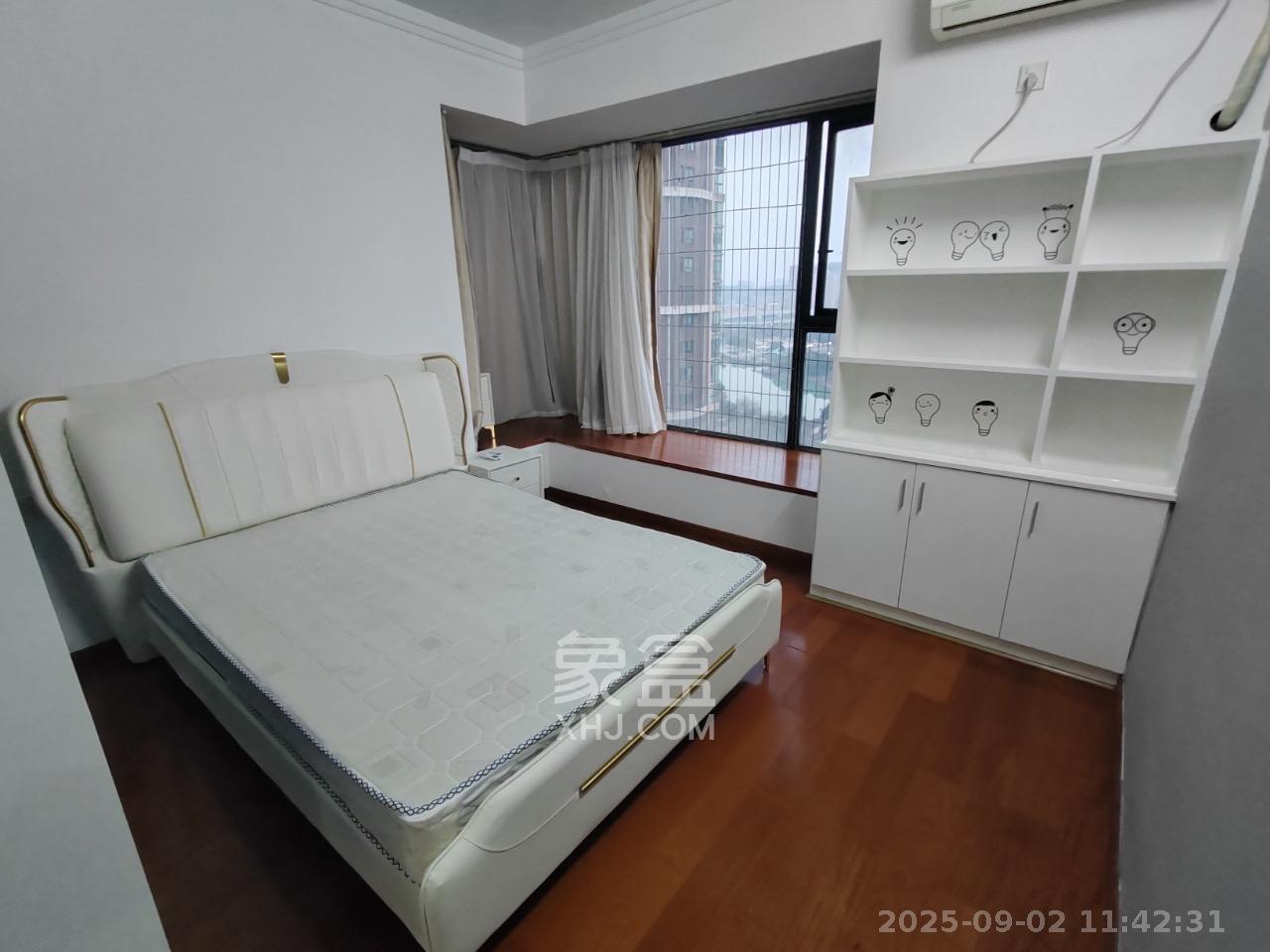 藏珑湖上国际花园  2室2厅1卫    2600.0元/月室内图