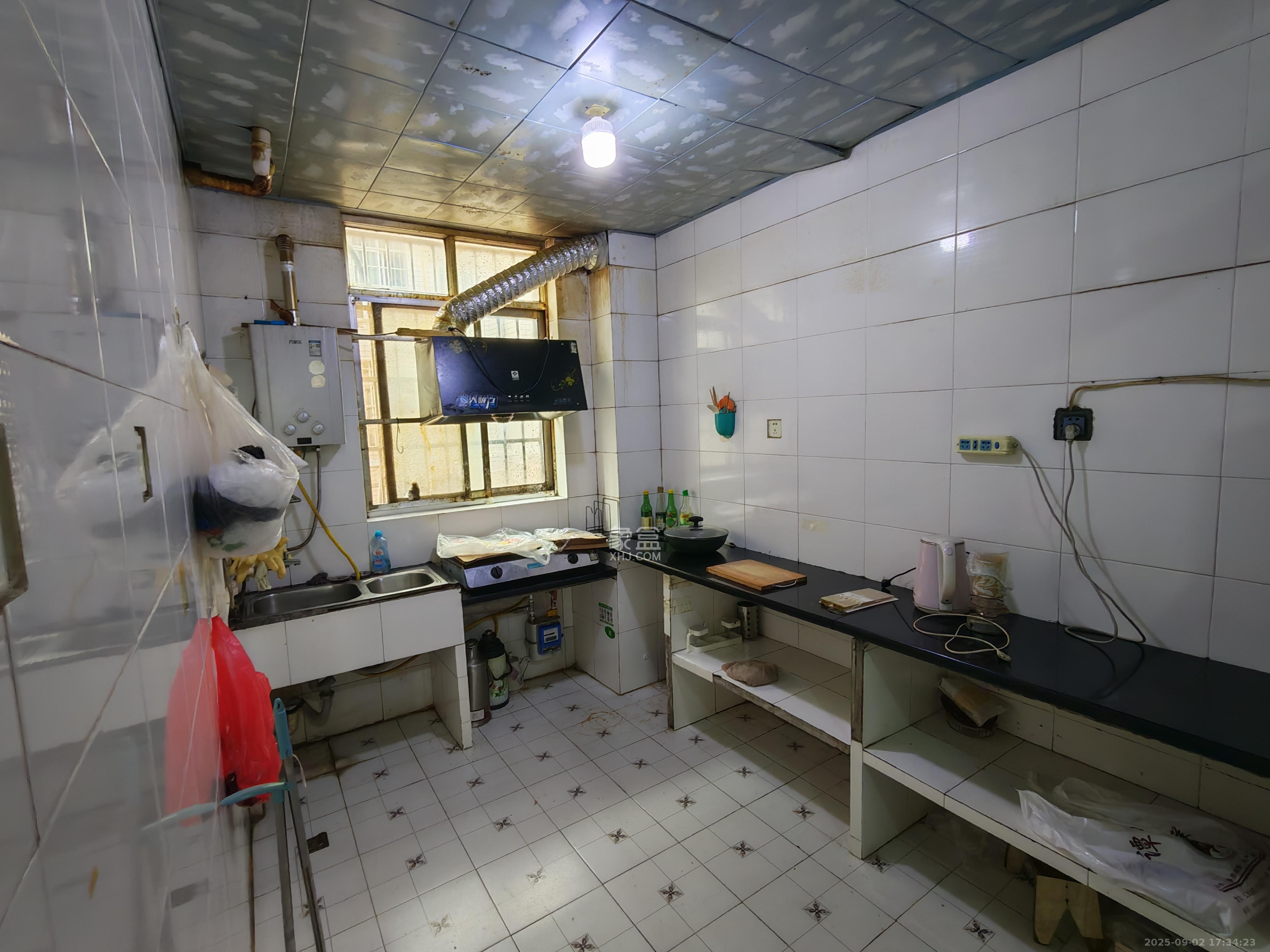 红星商务楼(红星蔬菜批发大市场)  3室2厅1卫    1800.0元/月 红星商务楼(红星蔬菜批发大市场)  3室2厅1卫    1800.0元/月室内图