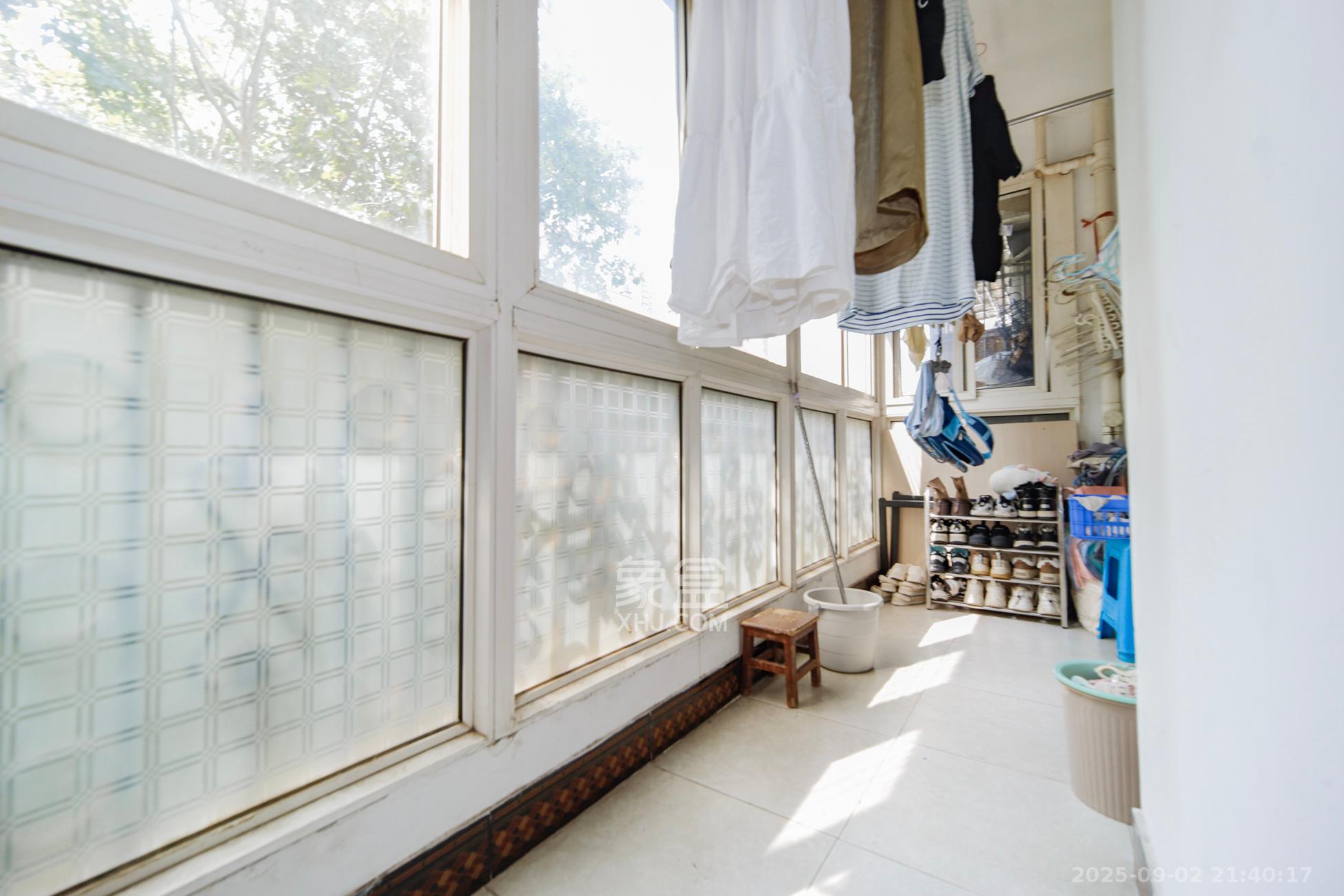 融城花苑  3室2厅2卫    64.0万阳台